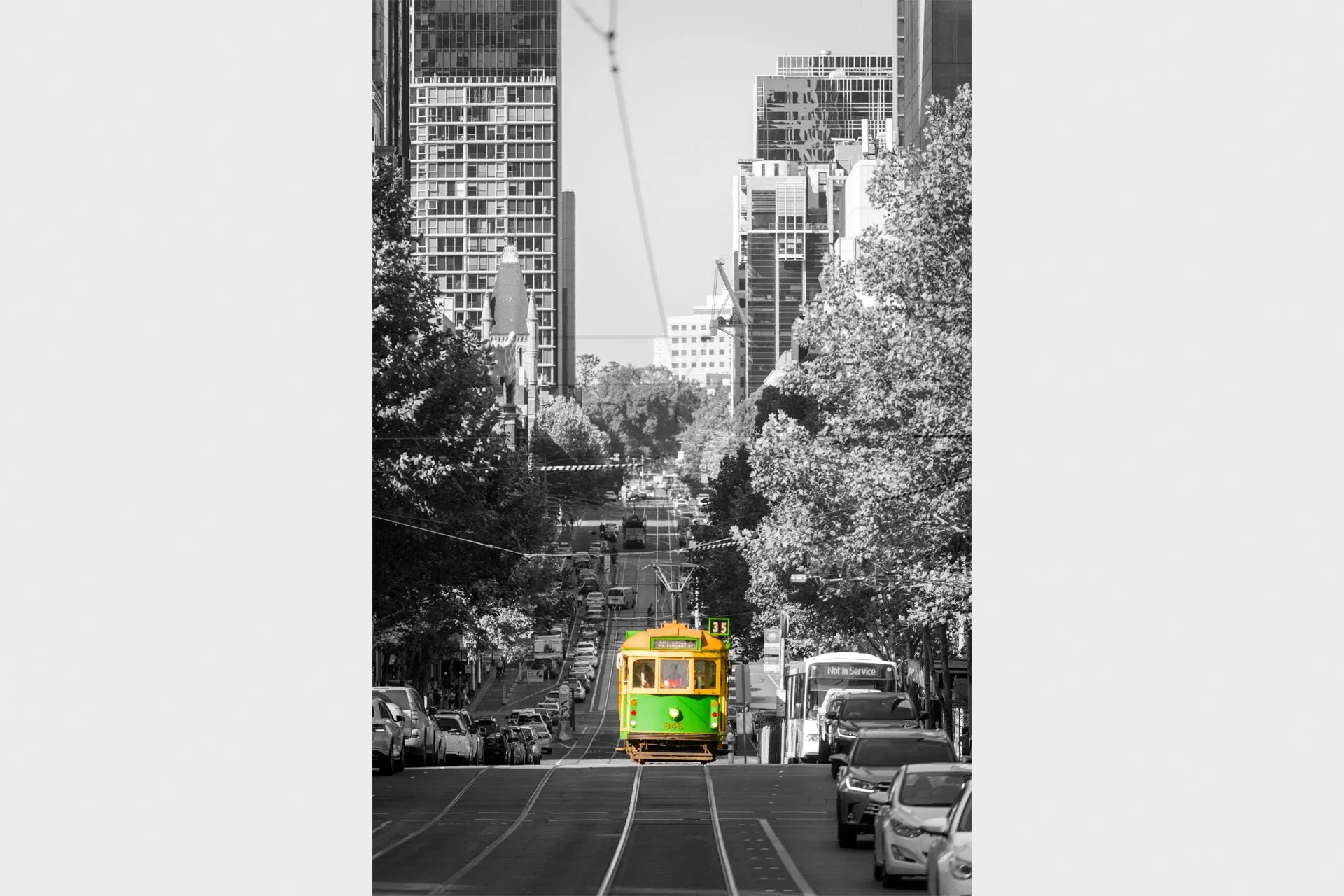 Black & white of an old Melbourne tram in the CBD