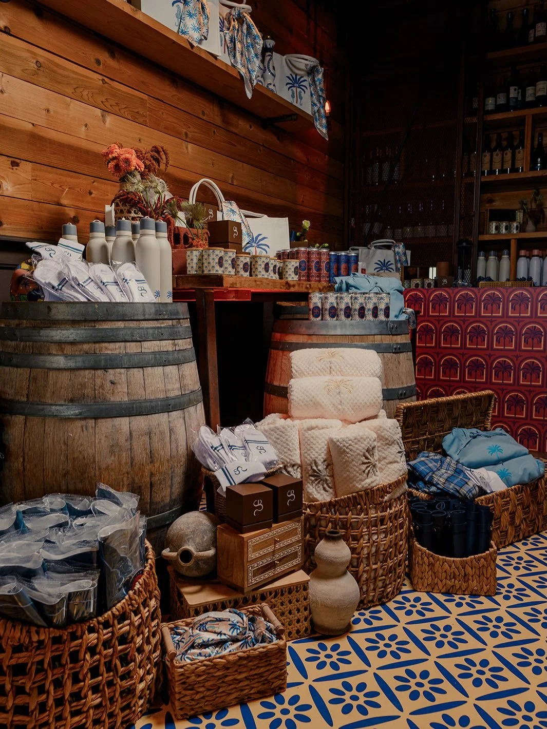 Designing the swag shop: luxury event branding
Watching guests attack the merch: National Geographic 🤭

Planning | @jeanette_fallenbaum 
Swag and mitzvah mom | @cosasbellasmiami