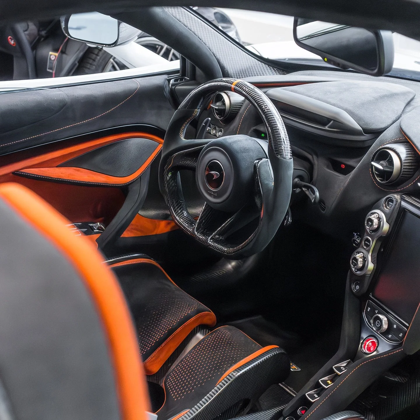 @carismo_design keeps the circle tight and the rides tighter. From clean daily builds to statement interiors, their steering wheel collection turns every drive into a signature. Family first, always, just with better grip. 🏁✨
