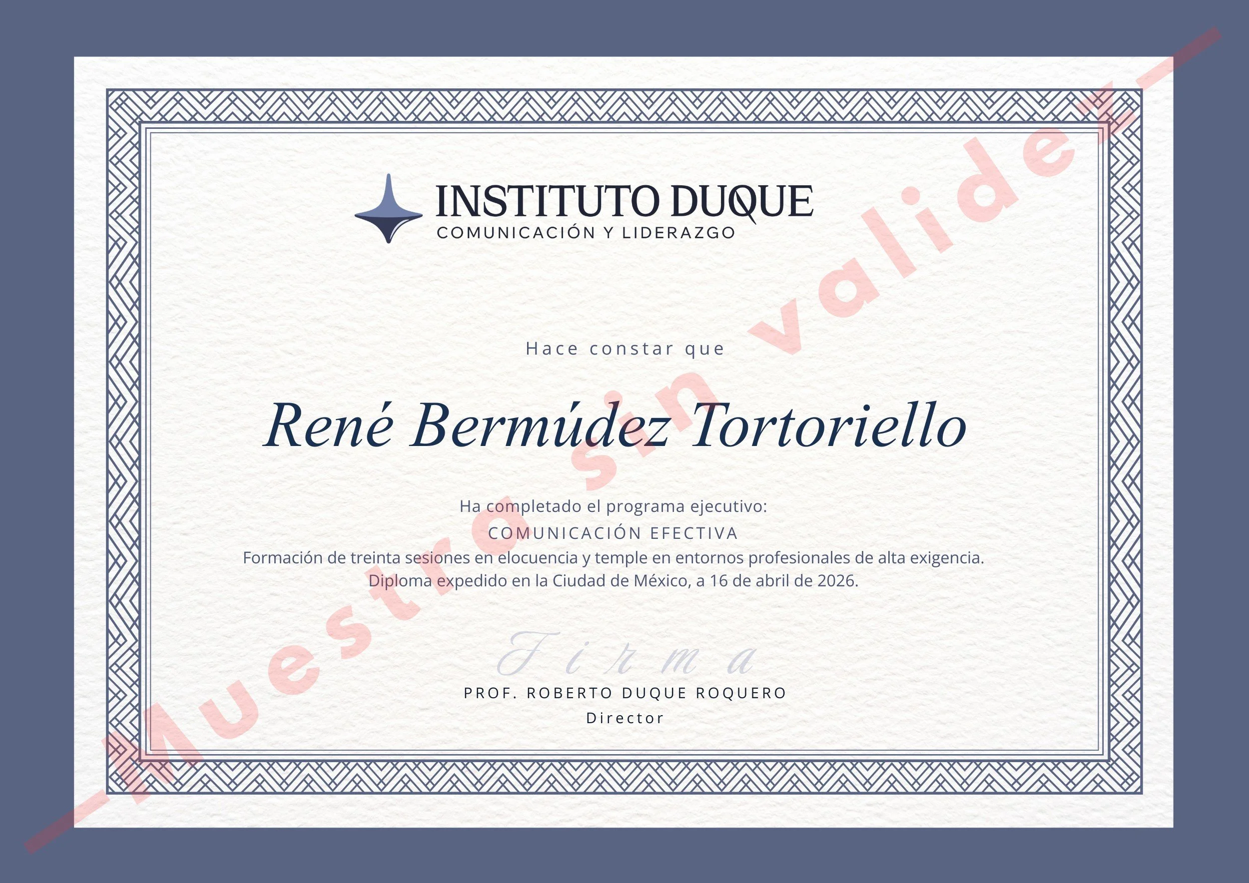Ejemplo del diploma que expide el Instituto Duque al completar el programa Comunicación y Carisma; la imagen muestra una marca de agua que indica que es una muestra sin validez.