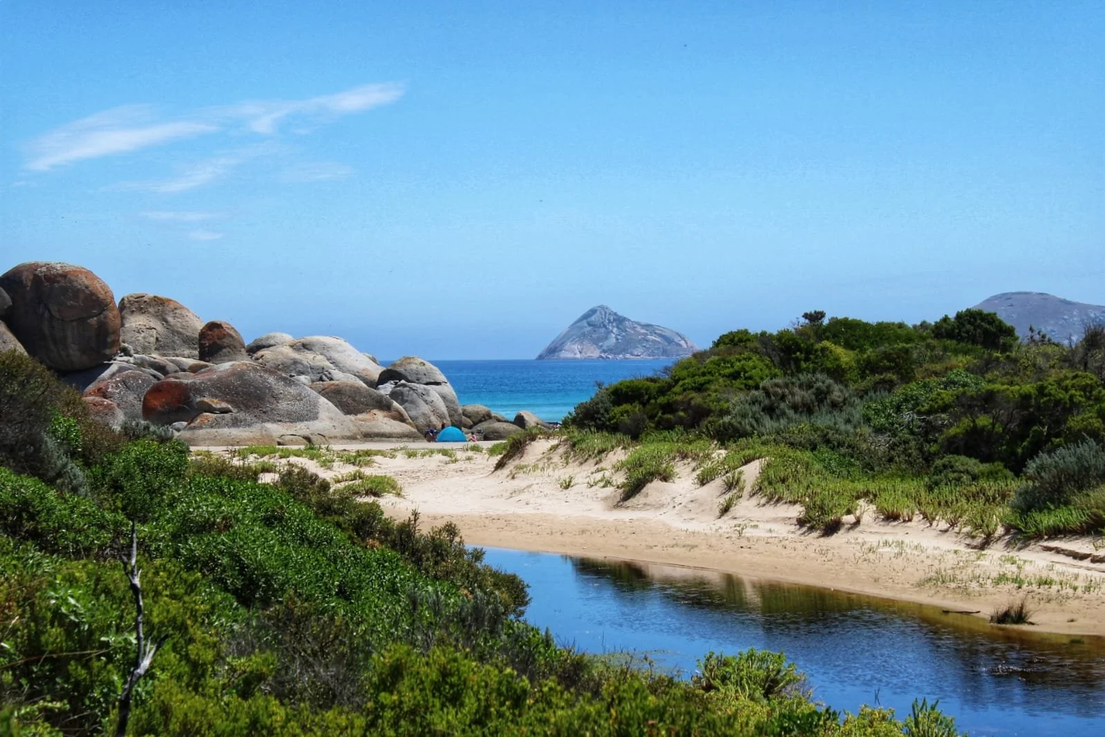Rocky beach near Wilsons Prom with ocean views close to Prom Gate Getaway