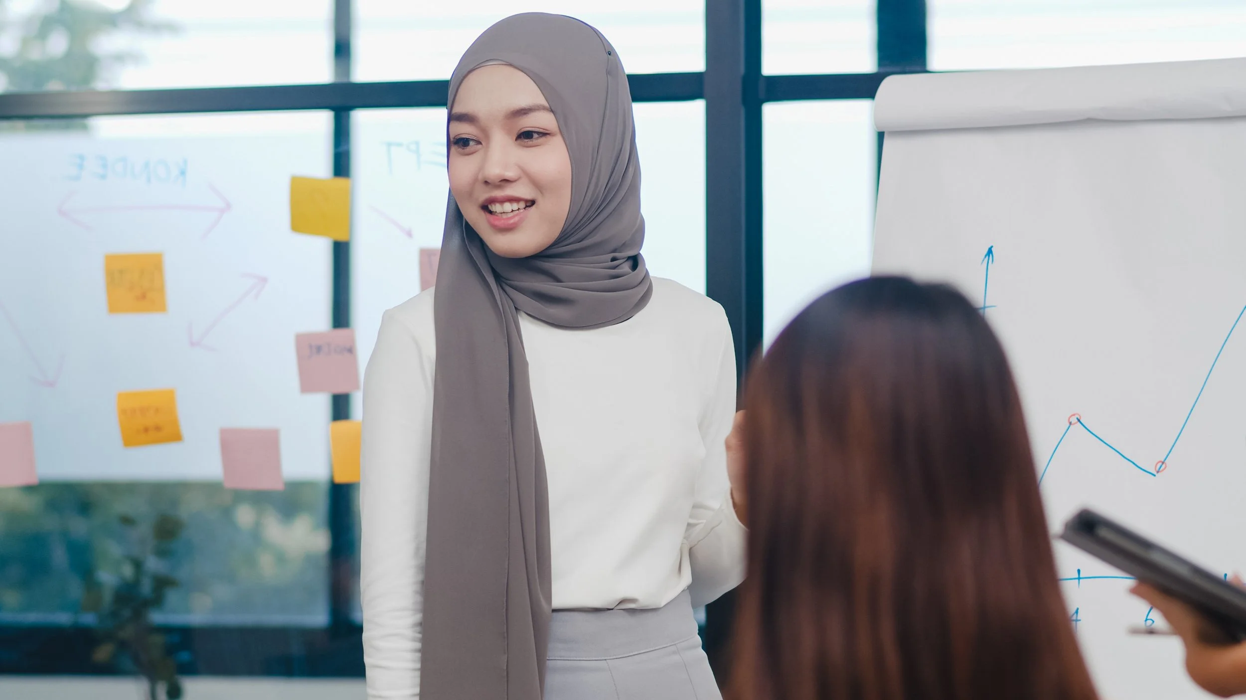 asian-businessmen-businesswomen-meeting-brainstorming-ideas.jpg