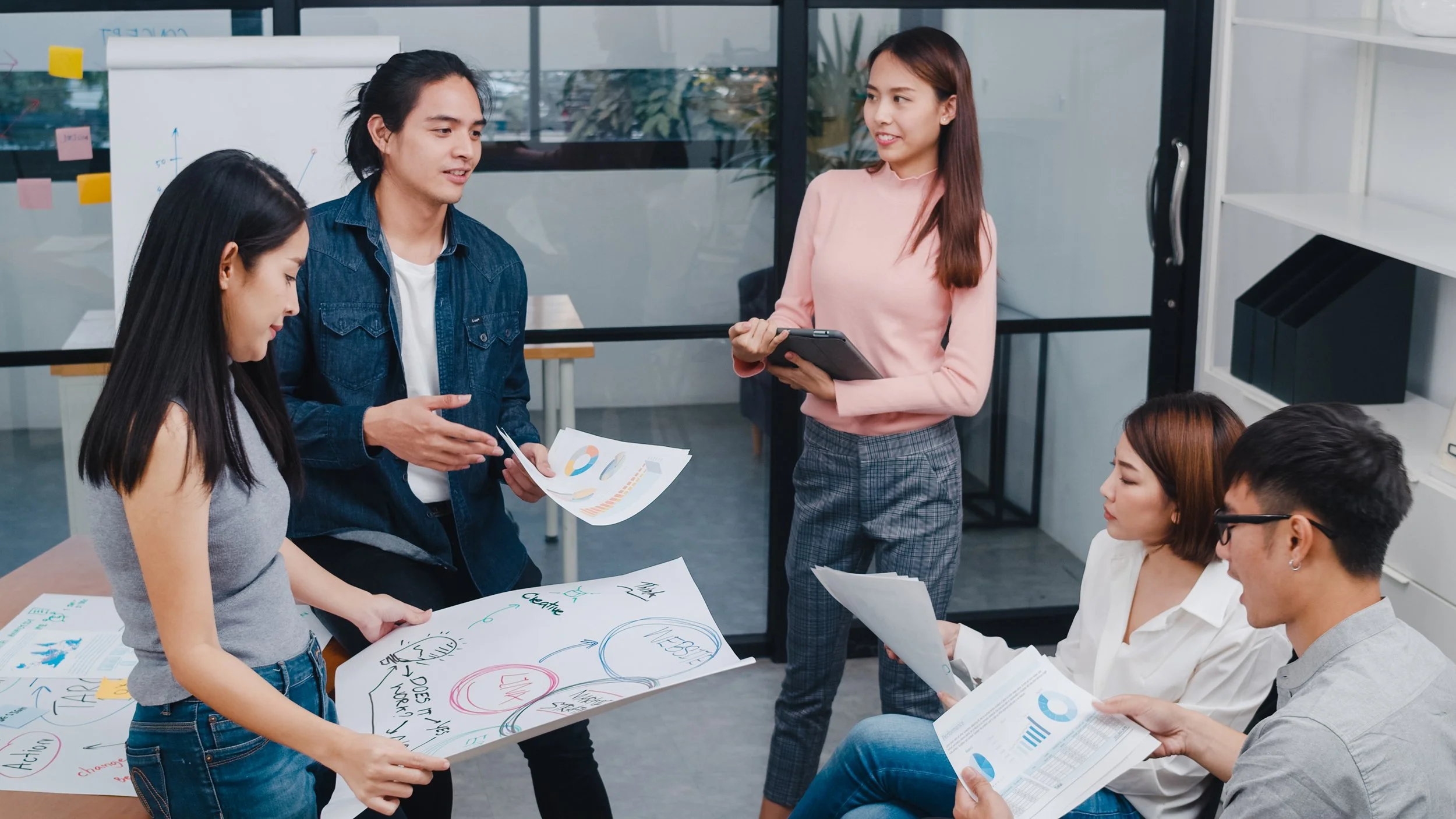 happy-young-asian-businessmen-businesswomen-meeting-brainstorming-ideas.jpg