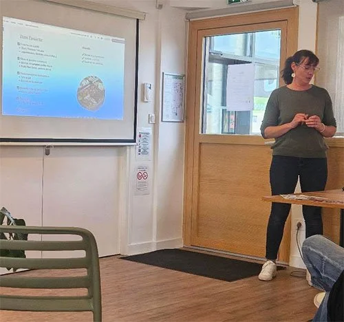 Ateliers collectifs en entreprise proposés par Julie avec pour support un diaporama, santé féminine et nutrition