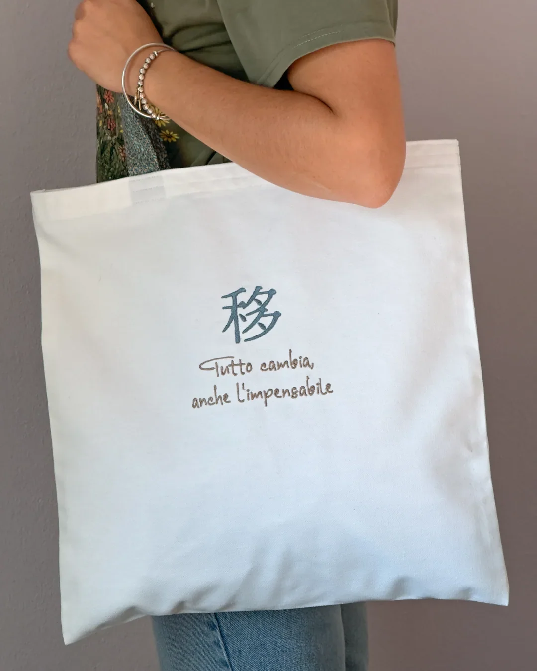Tote bag | Tutto cambia anche l’impensabile