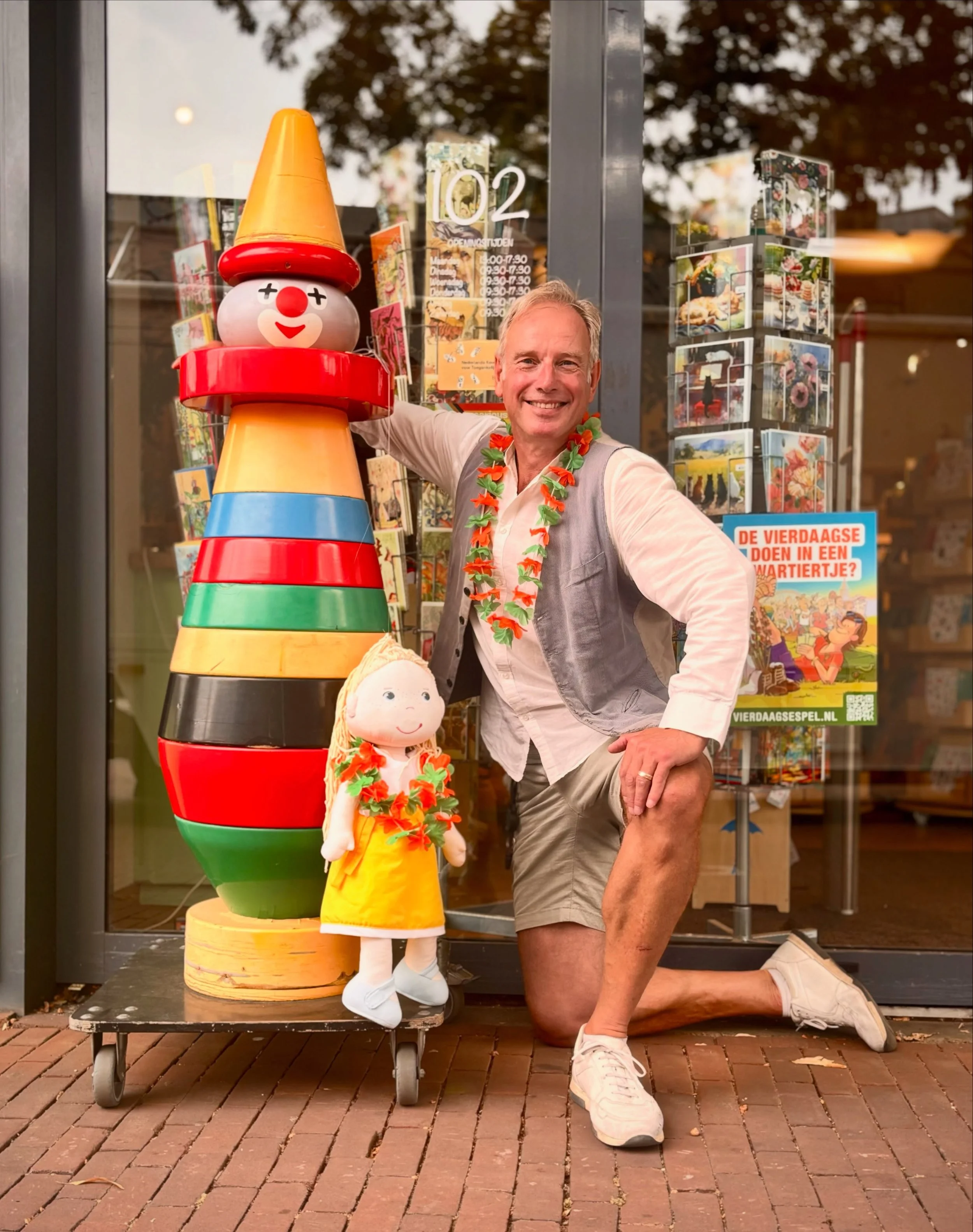 Zet hem op wandelaars 🥾✨! De Regenboog moedigt jullie aan. 

#speelgoedwinkel #nijmegen #vierdaagse #deregenboog