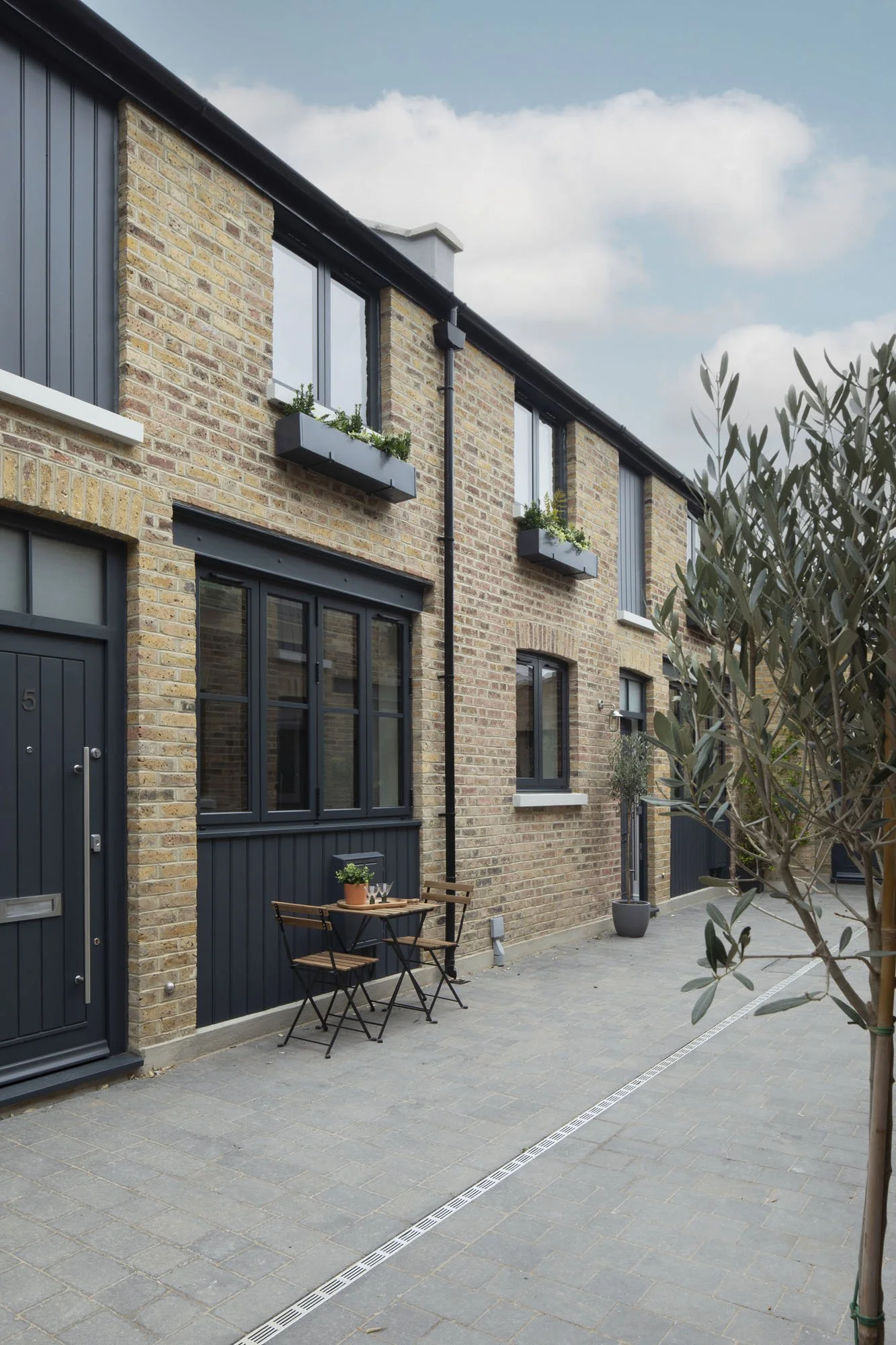 Brixtow Mews