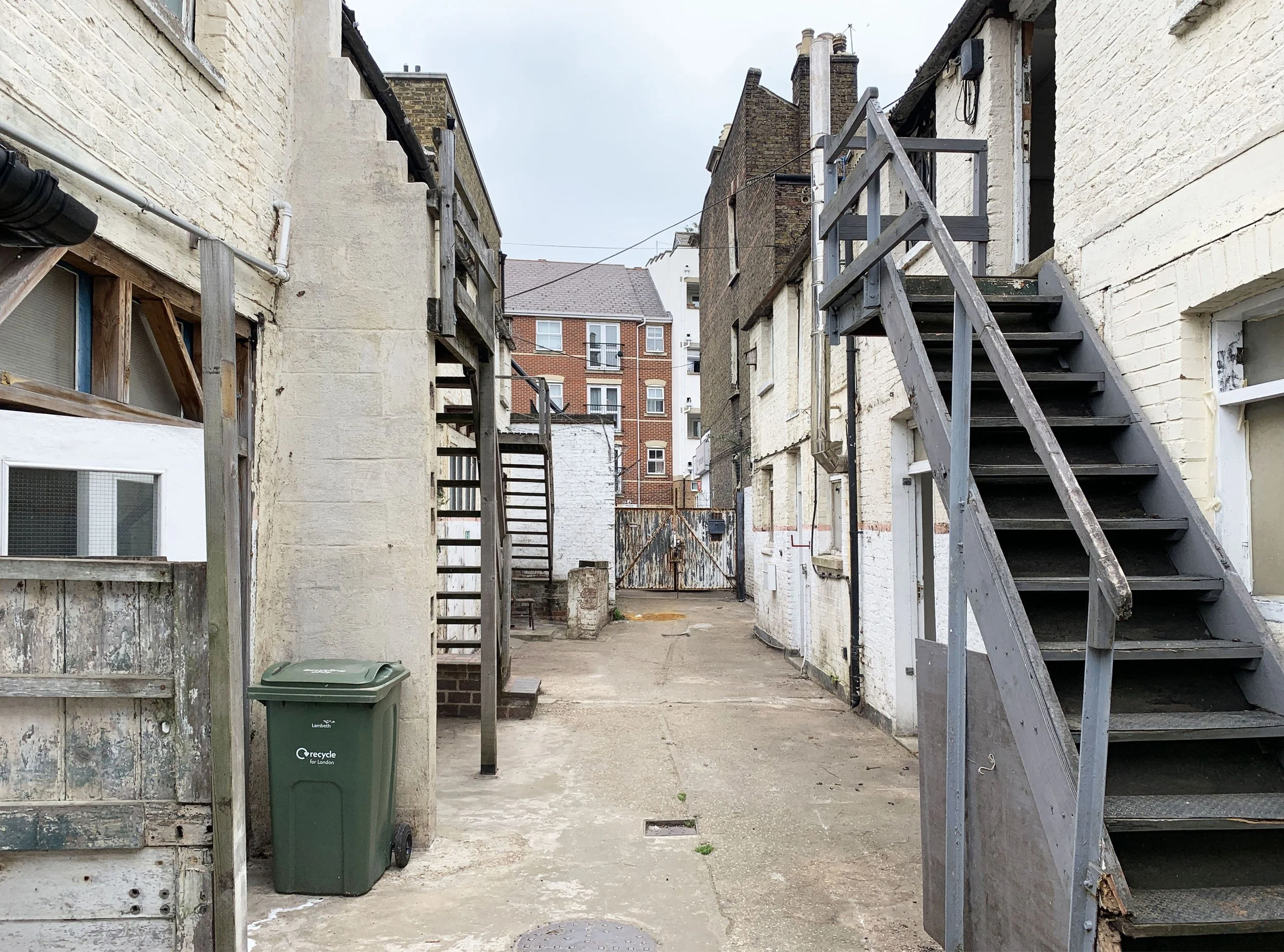 elizabeth-owens-architecture-mews-courtyard-before-transformation.jpg
