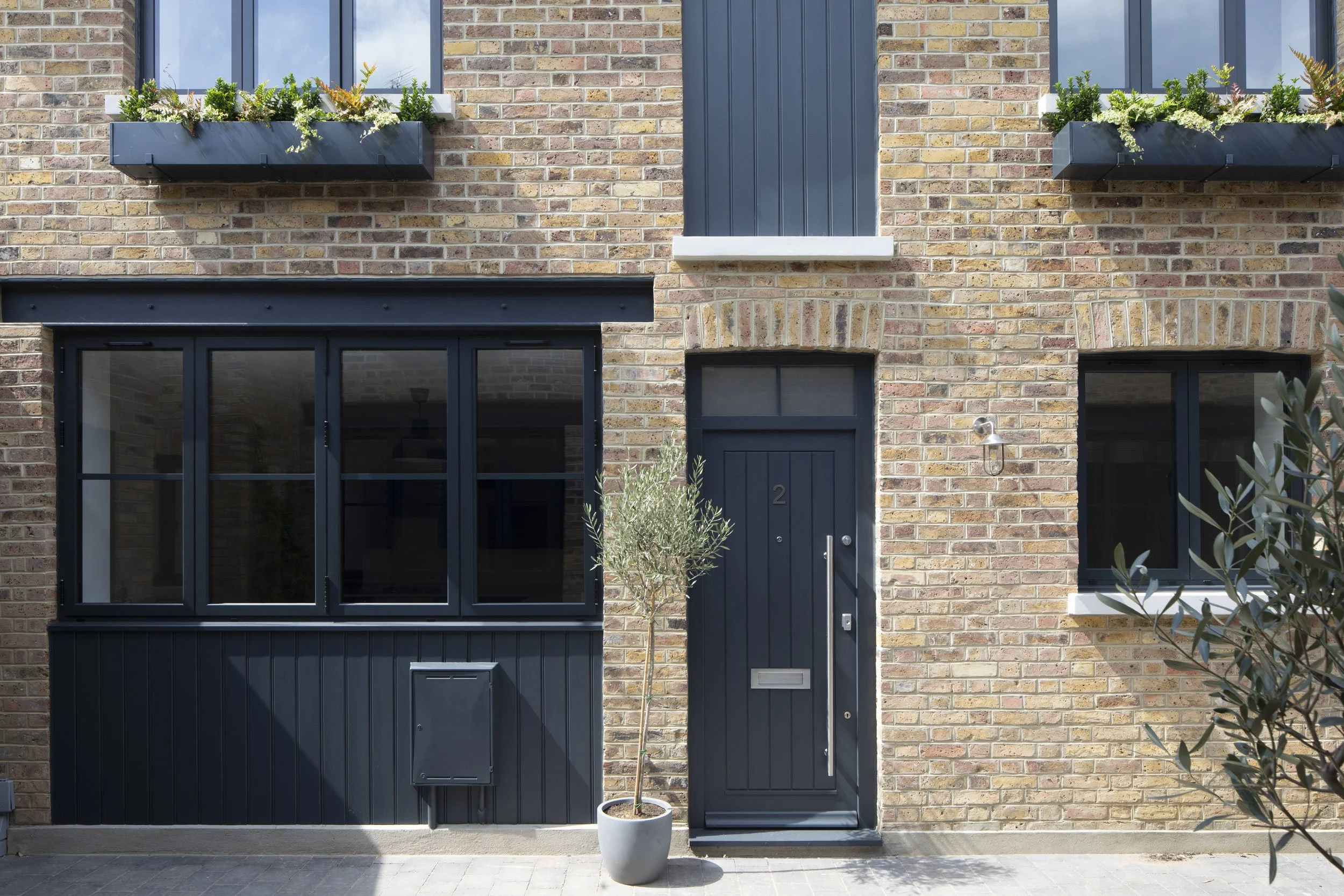 elizabeth-owens-architecture-mews-house-facade-closeup-web.jpg