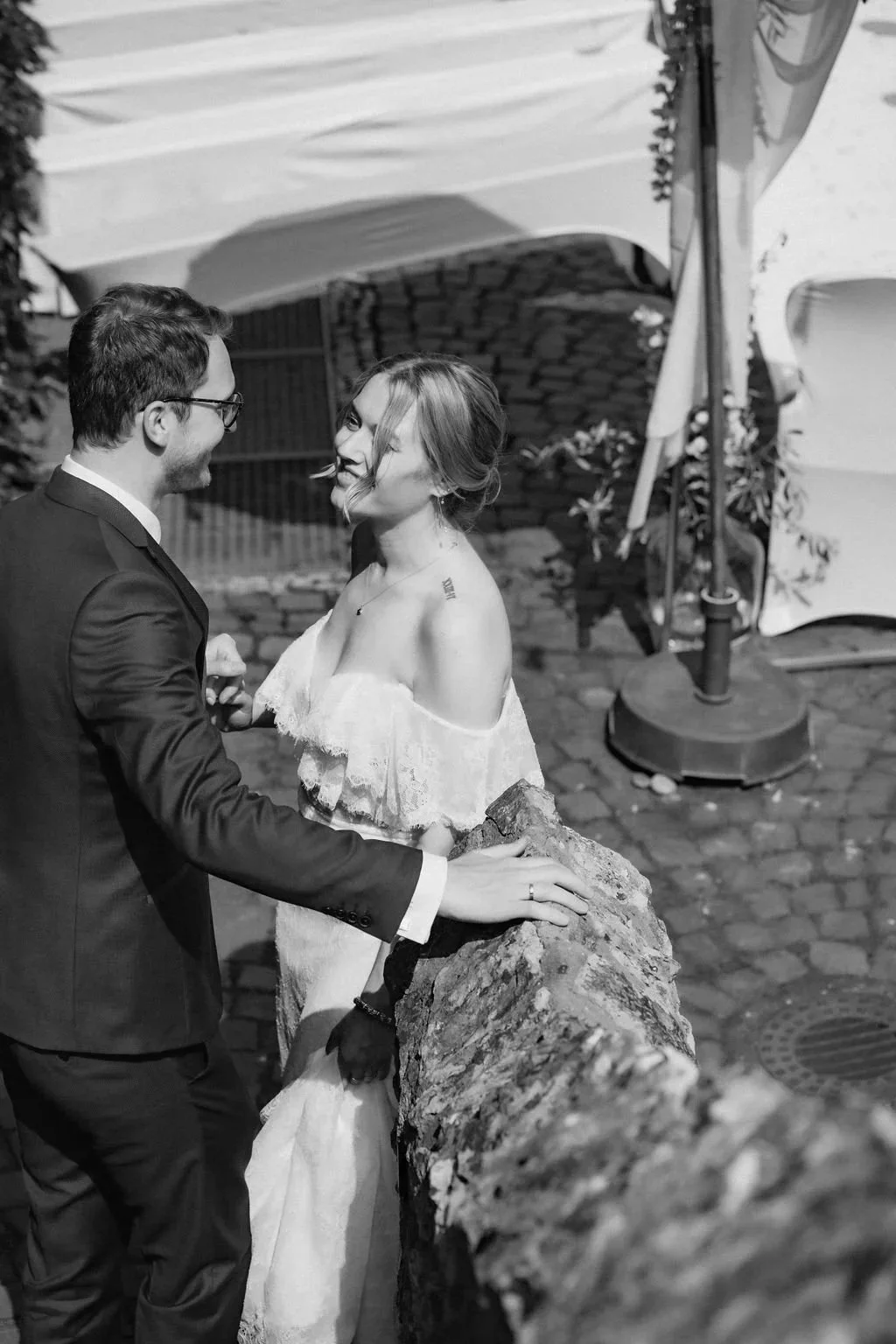 Groom and bride having a moment together before ceremony by wedding photographer Jessica Di Salvo in Hochheim, Germany.
