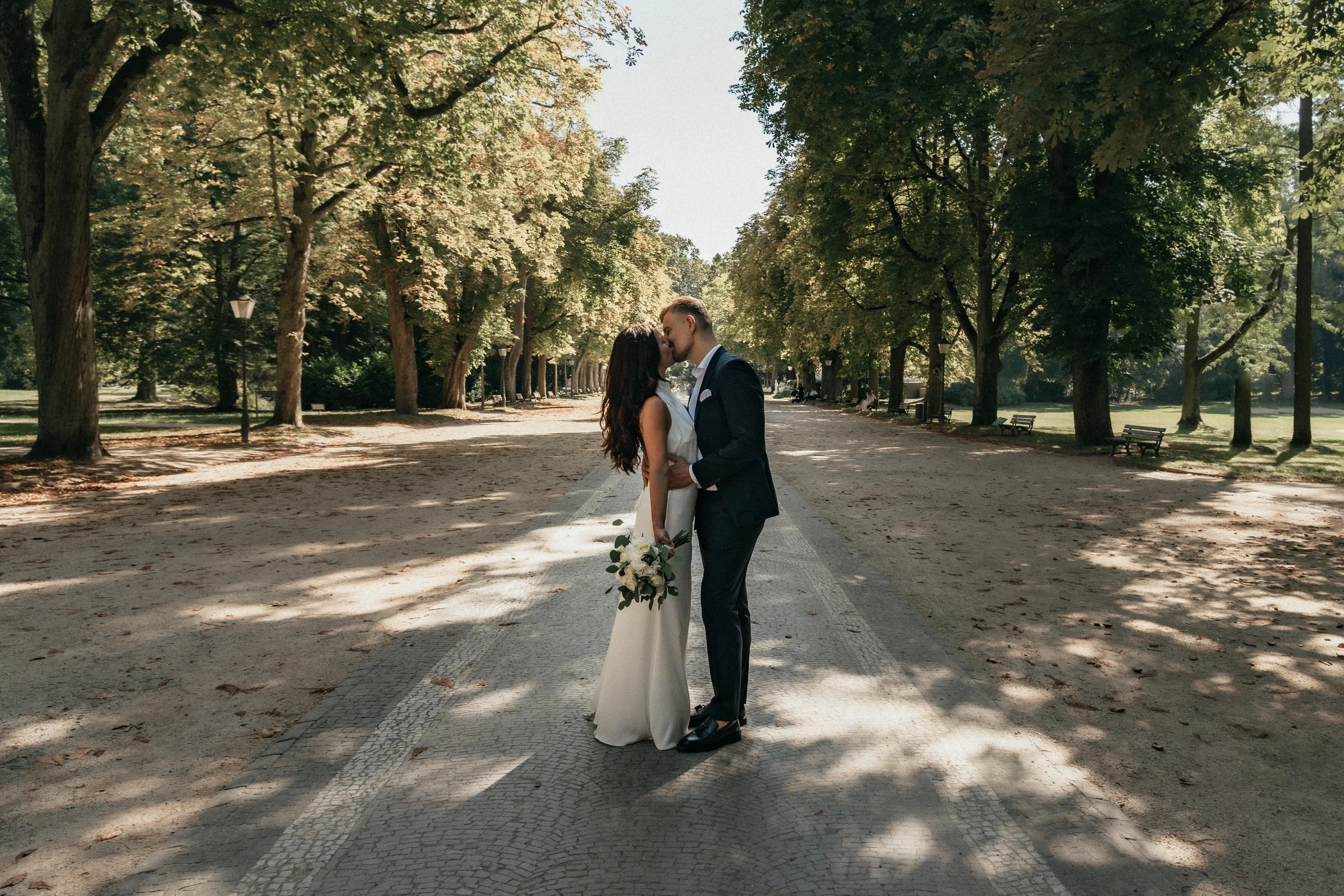 Cinematic picture of a wedding couple kissing in the park taken by wedding photographer Di Salvo in Bad Homburg, Germany.