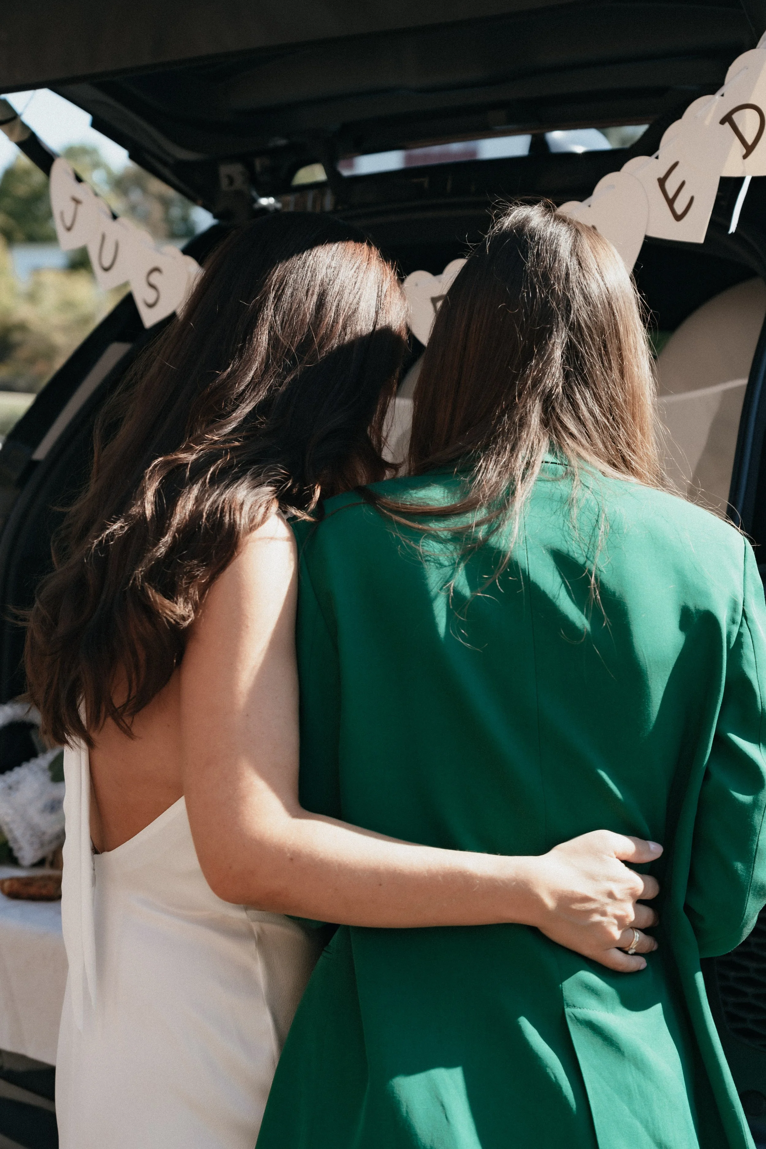 Bride and best friend hugging and having a moment alone picture taken by wedding photographer Di Salvo.