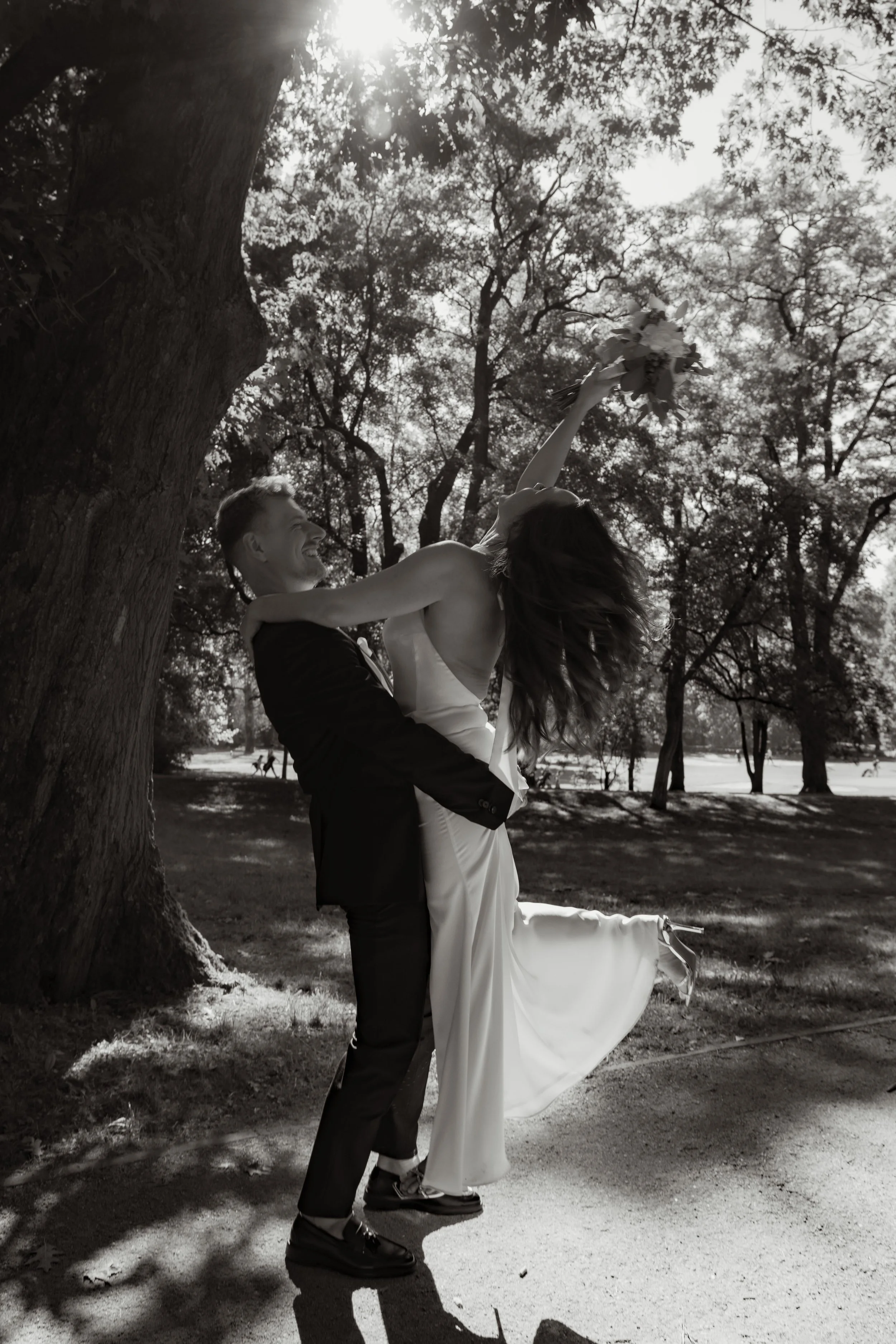 Portrait in black in white of a fresh wedded couple by Di Salvo, Bad Homburg, Germany.