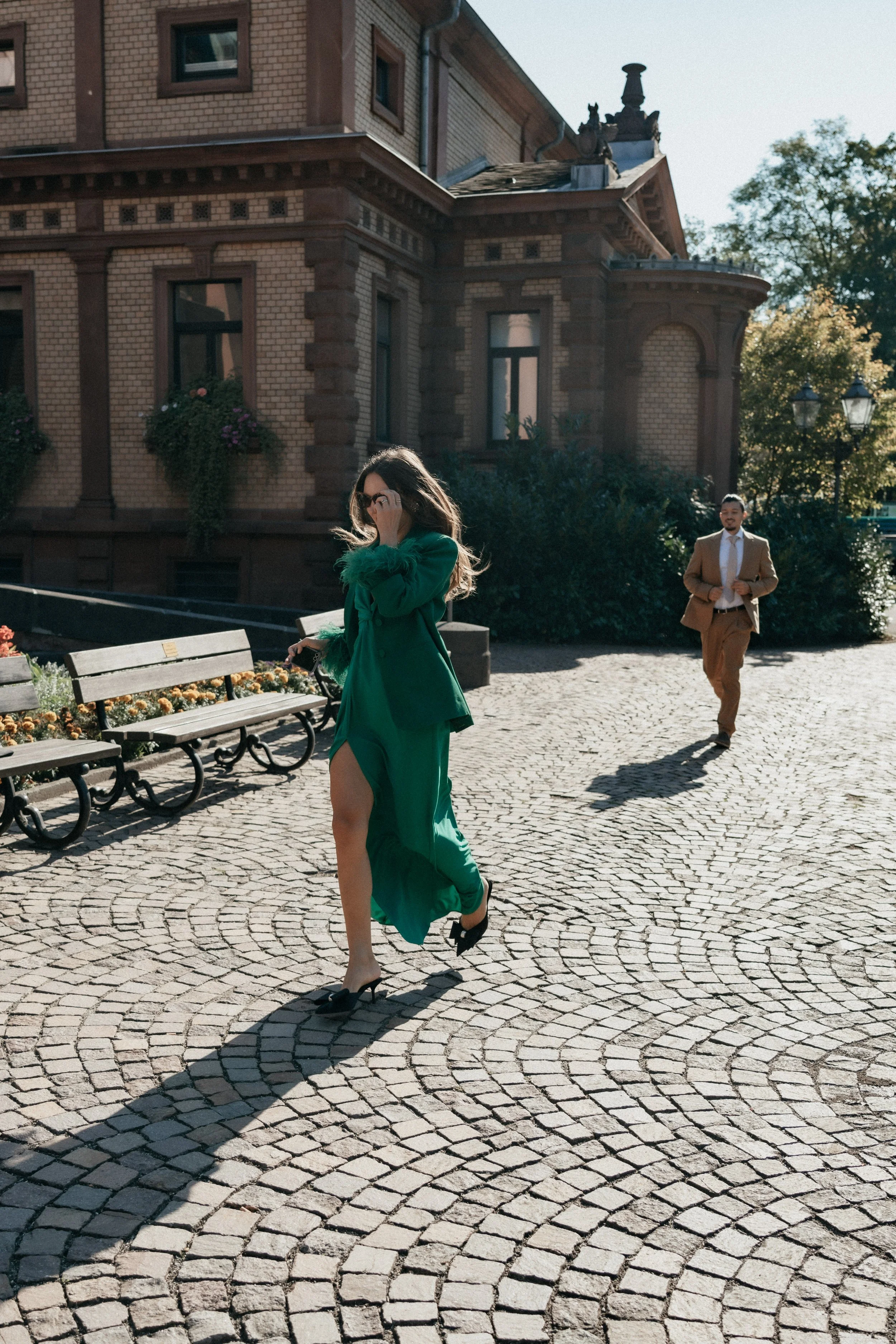 Wedding guests arriving late to the ceremony, picture taken by cinematic wedding photographer Jessica Di Salvo.