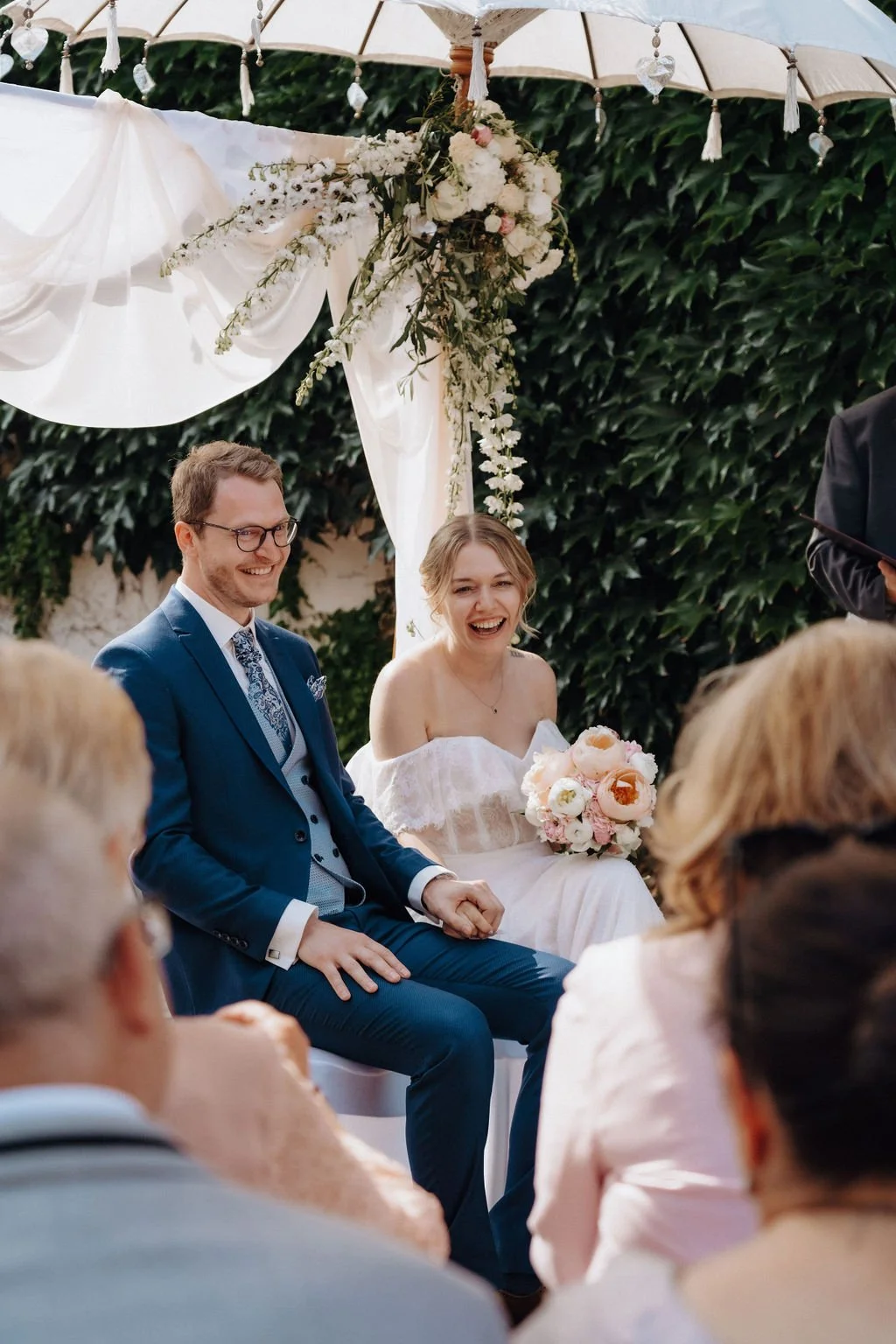 Funny moment during ceremony, couple laughing with wedding guests. Hochheim, Germany.