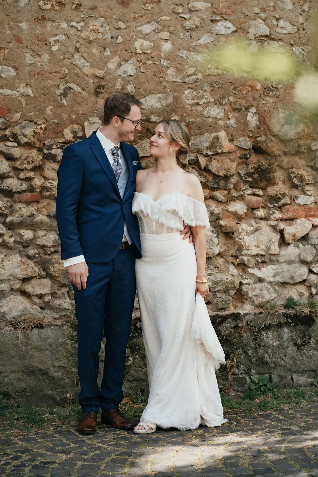 Couple looking in each others eyes at the portrait shooting before ceremony by Jessica Di Salvo.