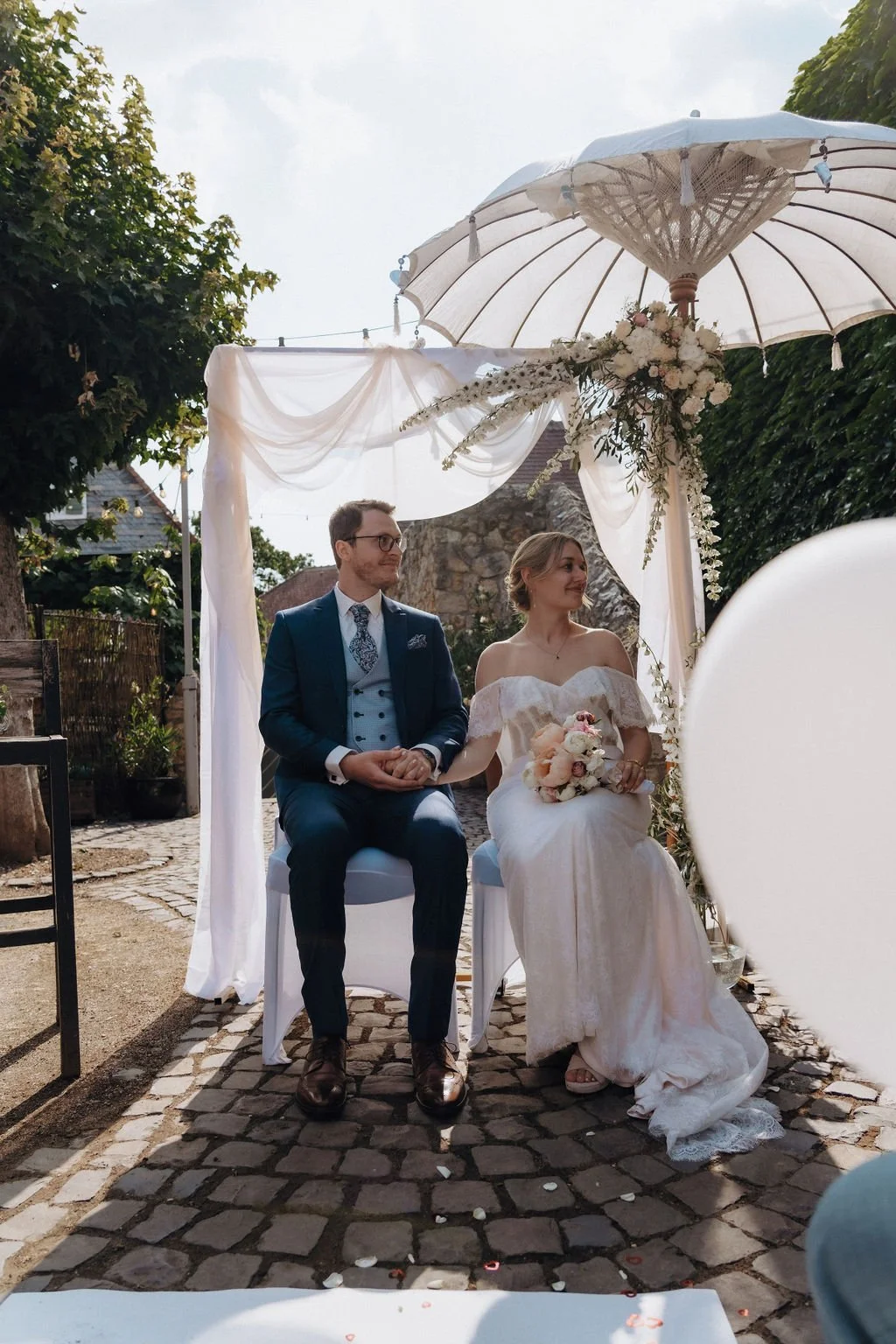 Couple captured during ceremony, photographed by wedding photographer Jessica Di Salvo Hochheim, Germany.
