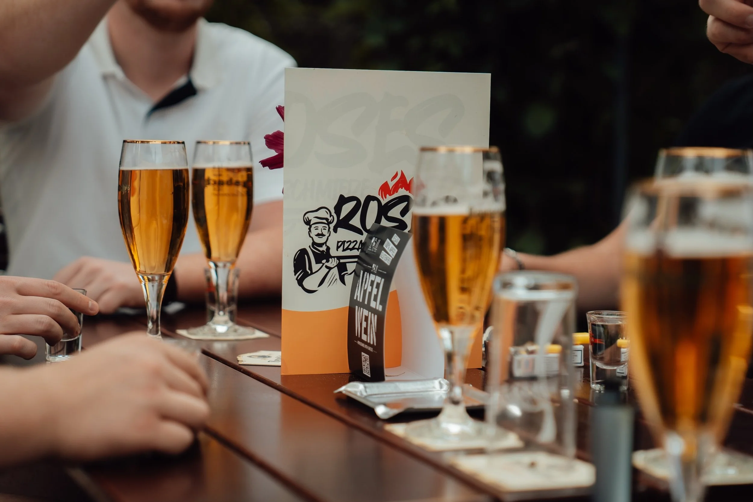 Was f&uuml;r ein Start! ☀️🍕

Letzten Sonntag haben wir in Mielen die T&uuml;ren von Roses Pizzaschmiede ge&ouml;ffnet &ndash; bei bestem Wetter, Sonnenschein und richtig guter Stimmung. Es war mega, so viele bekannte Gesichter zu sehen und gemeinsam