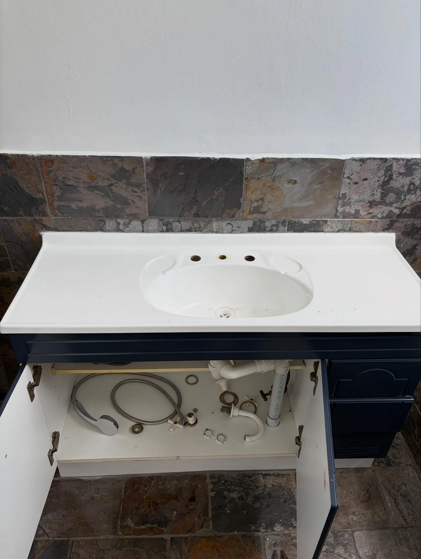 Taps upgraded after the respray ✔️
Bathroom&rsquo;s fresh and ready to rent 🔧