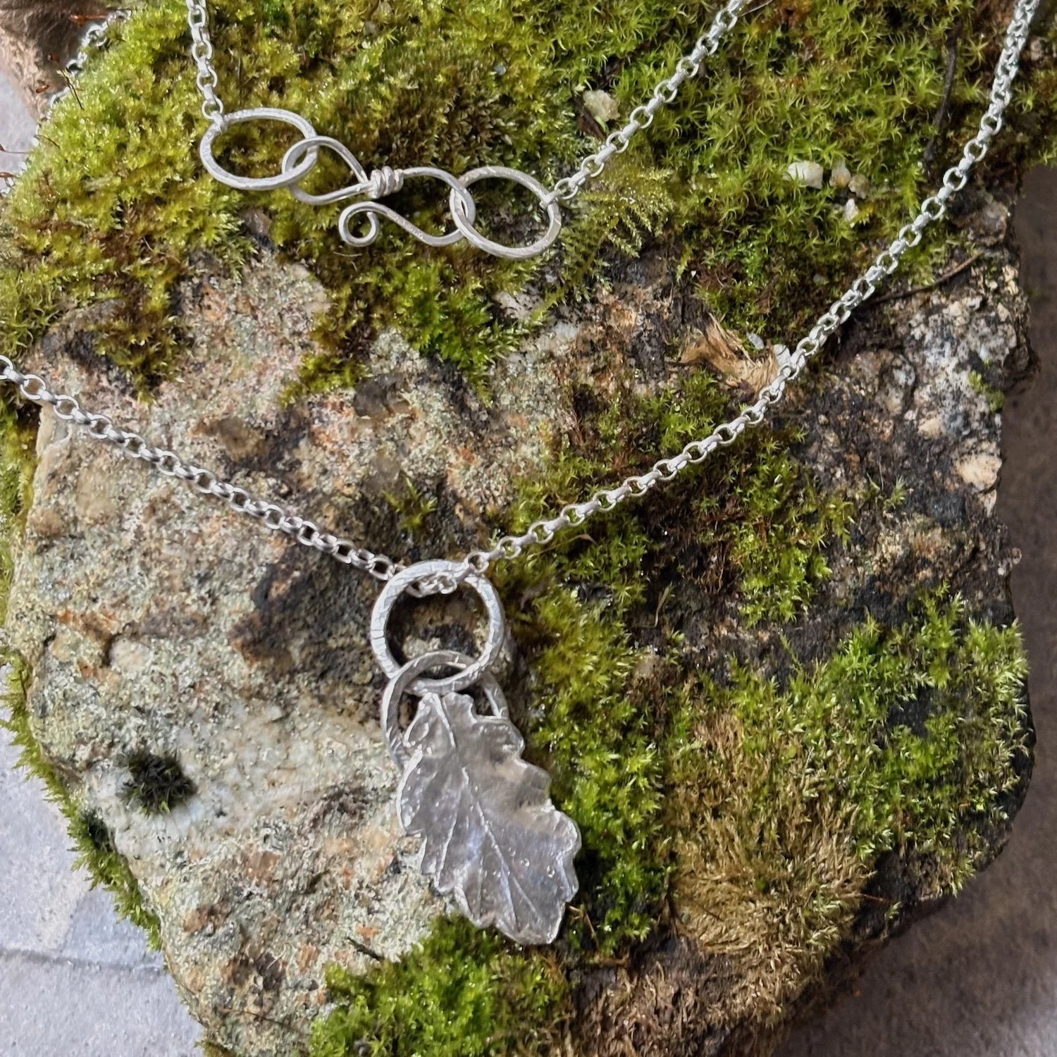 Aine 1 Fine silver oak leaf pendant hammered rings.jpg