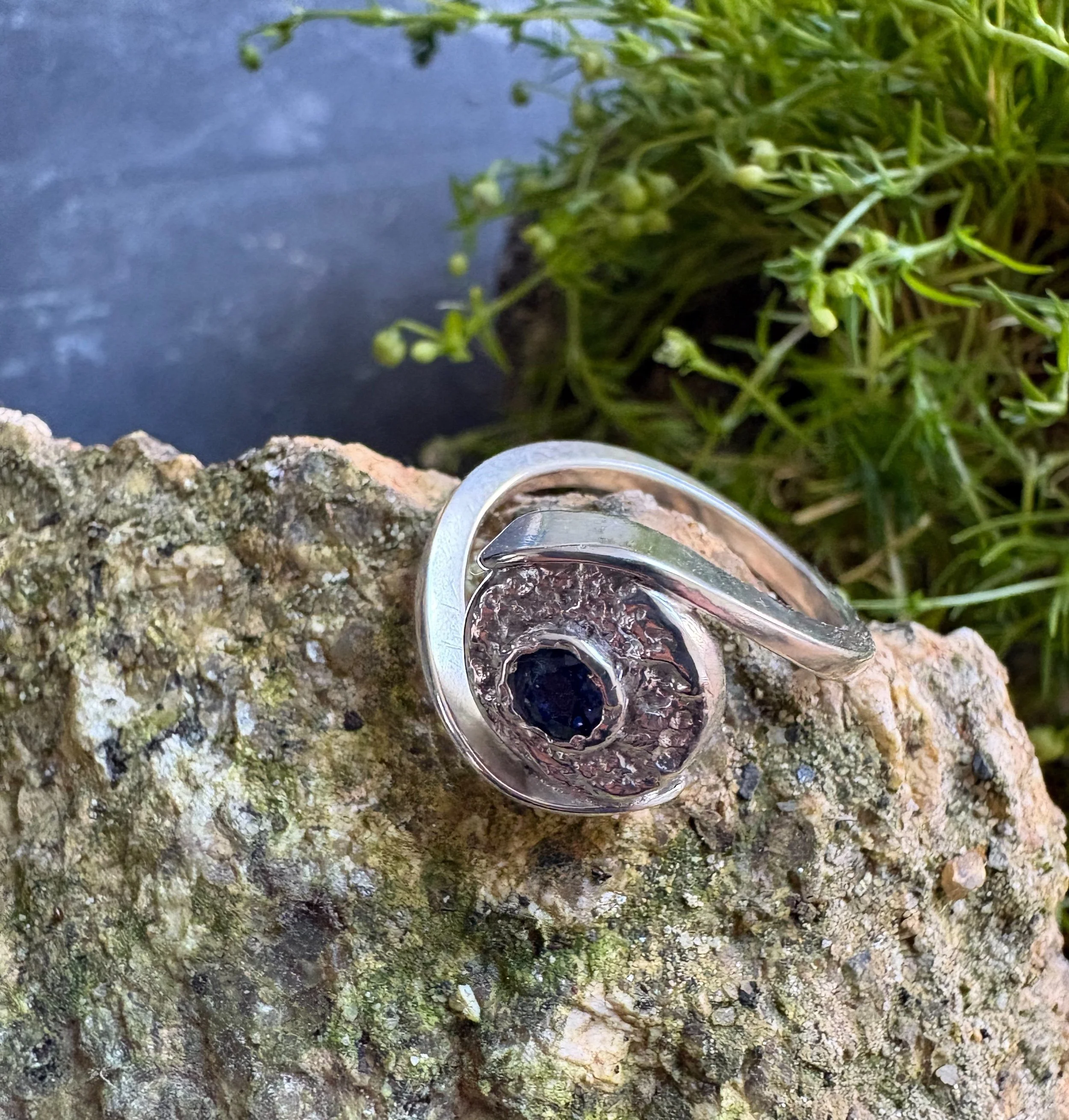 Luna Hug Saphire Ring 1.jpg