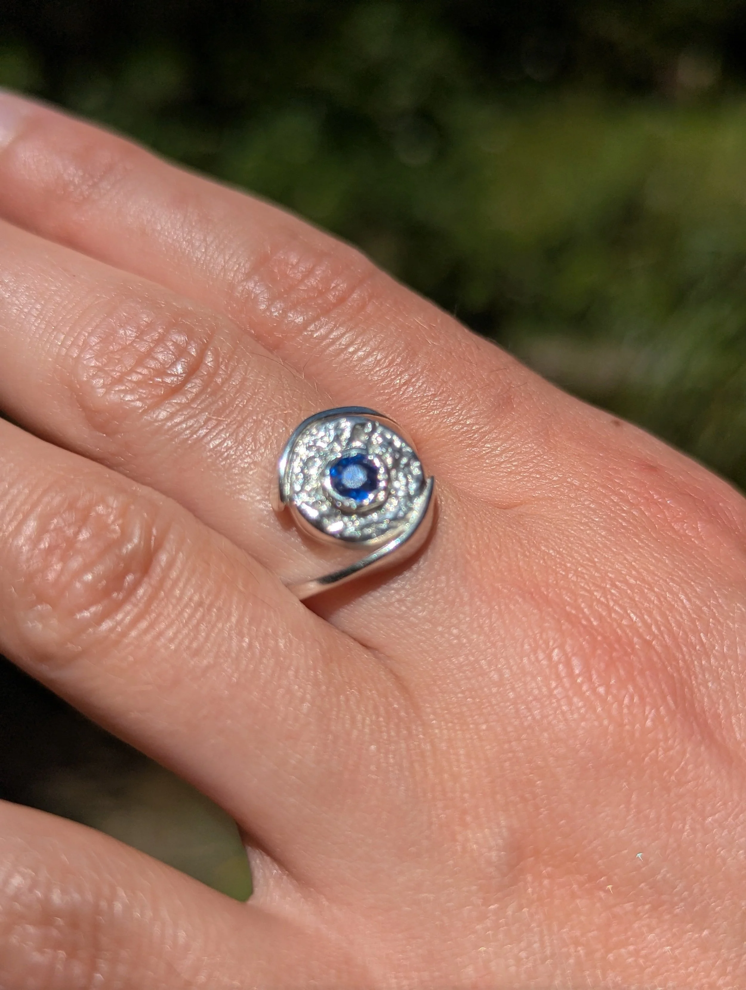 Luna Hug Saphire Ring 5.jpg