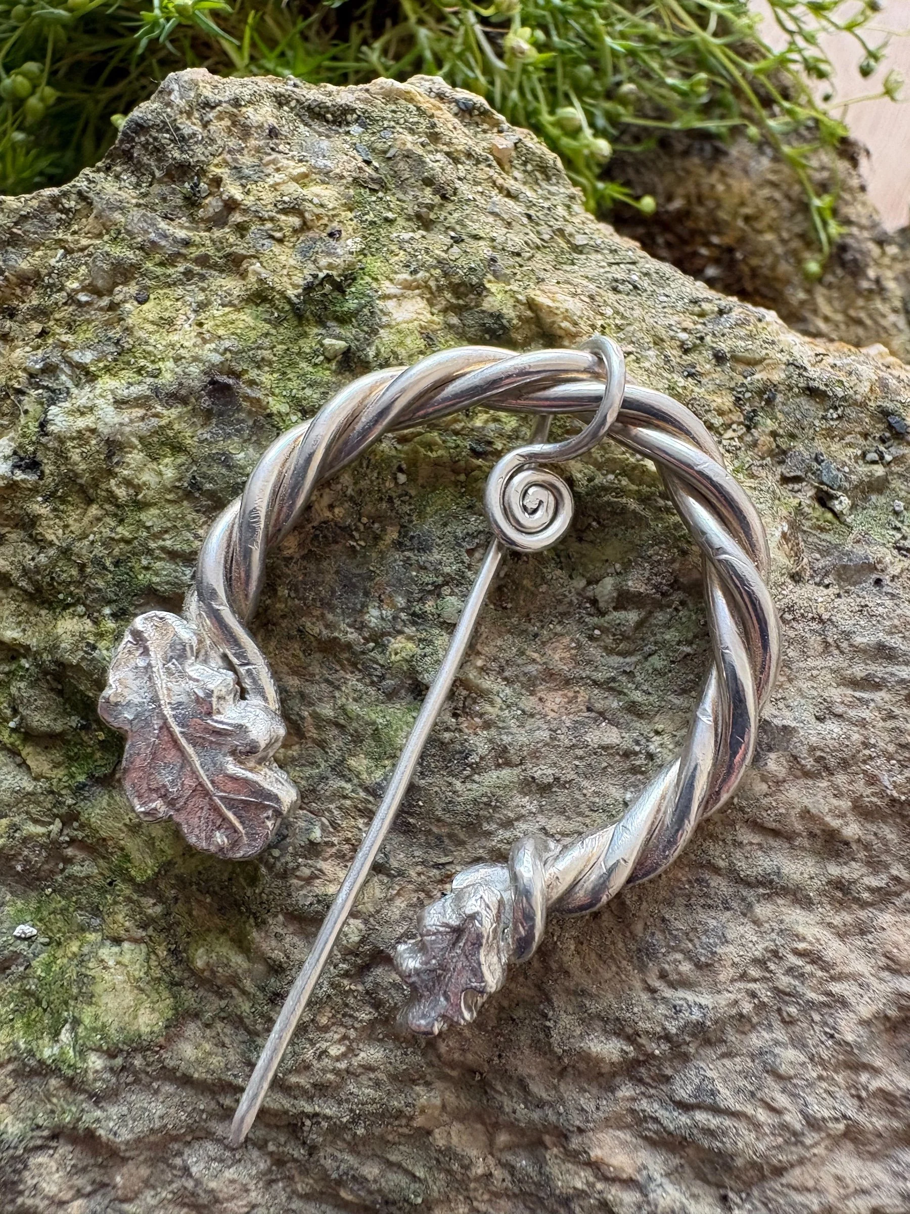 Cerridwen Pennanular Brooch