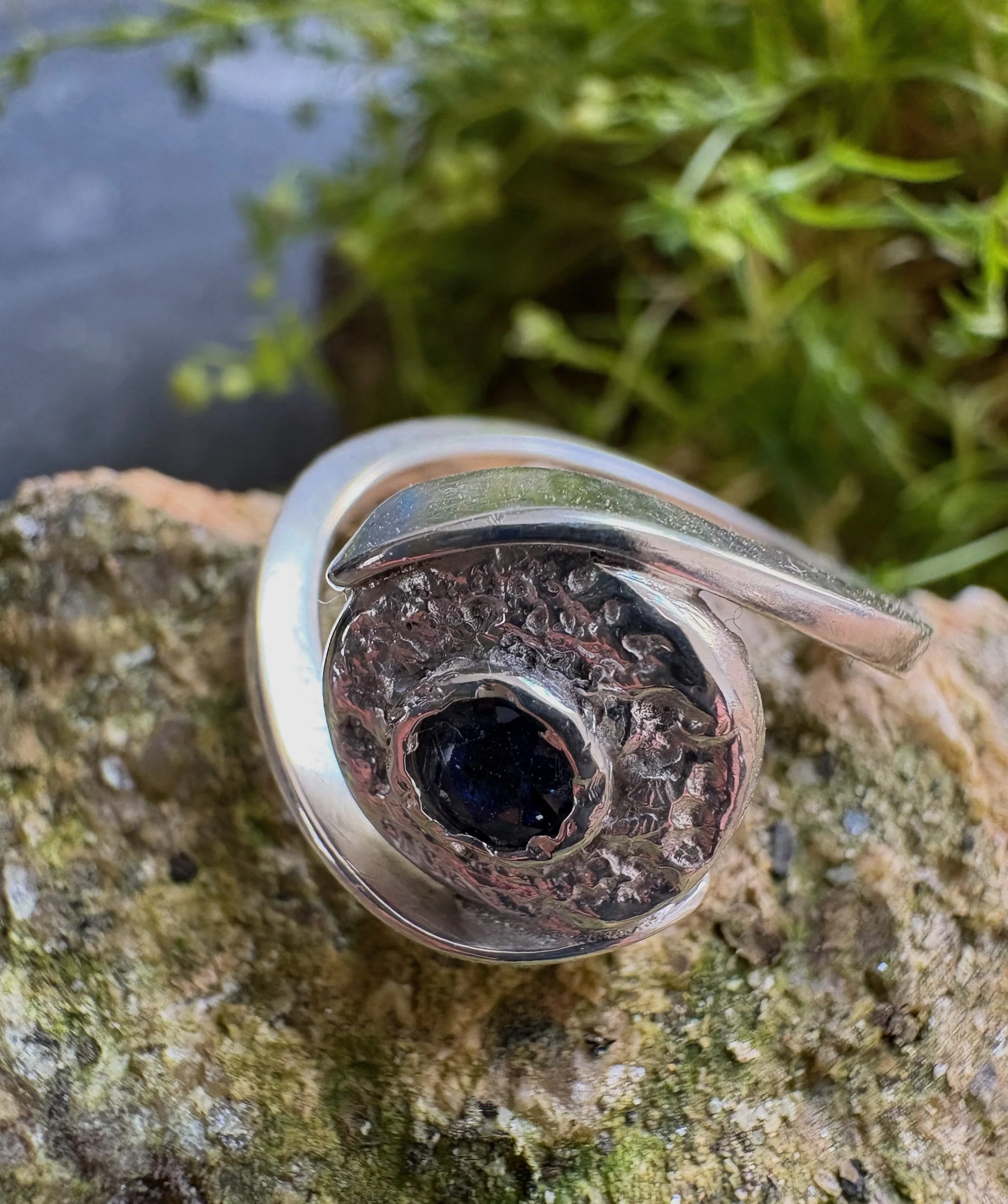 Luna Hug Sapphire Ring