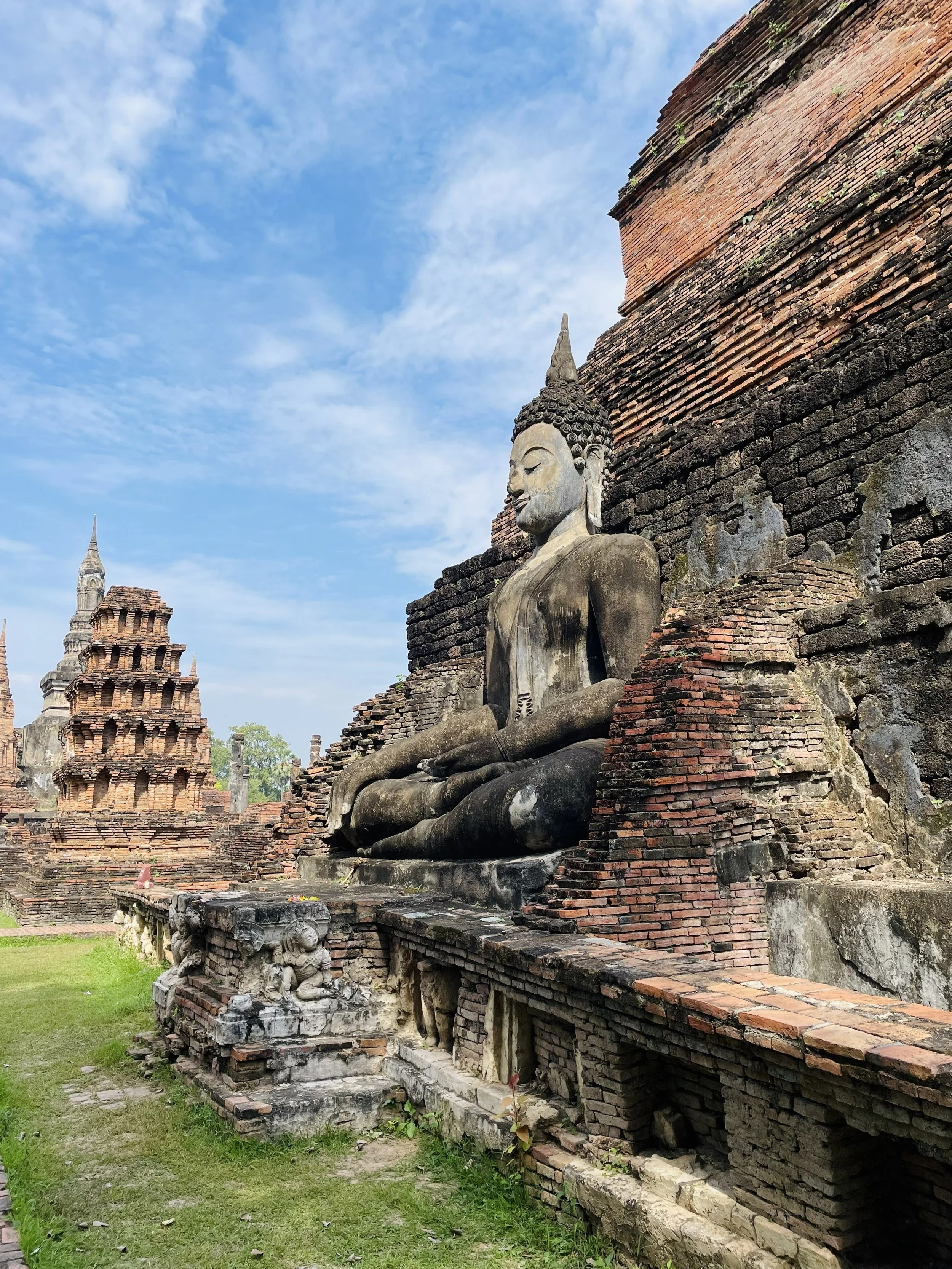 Buddha Statue in einem Tempel im Sukhothai Historical Park