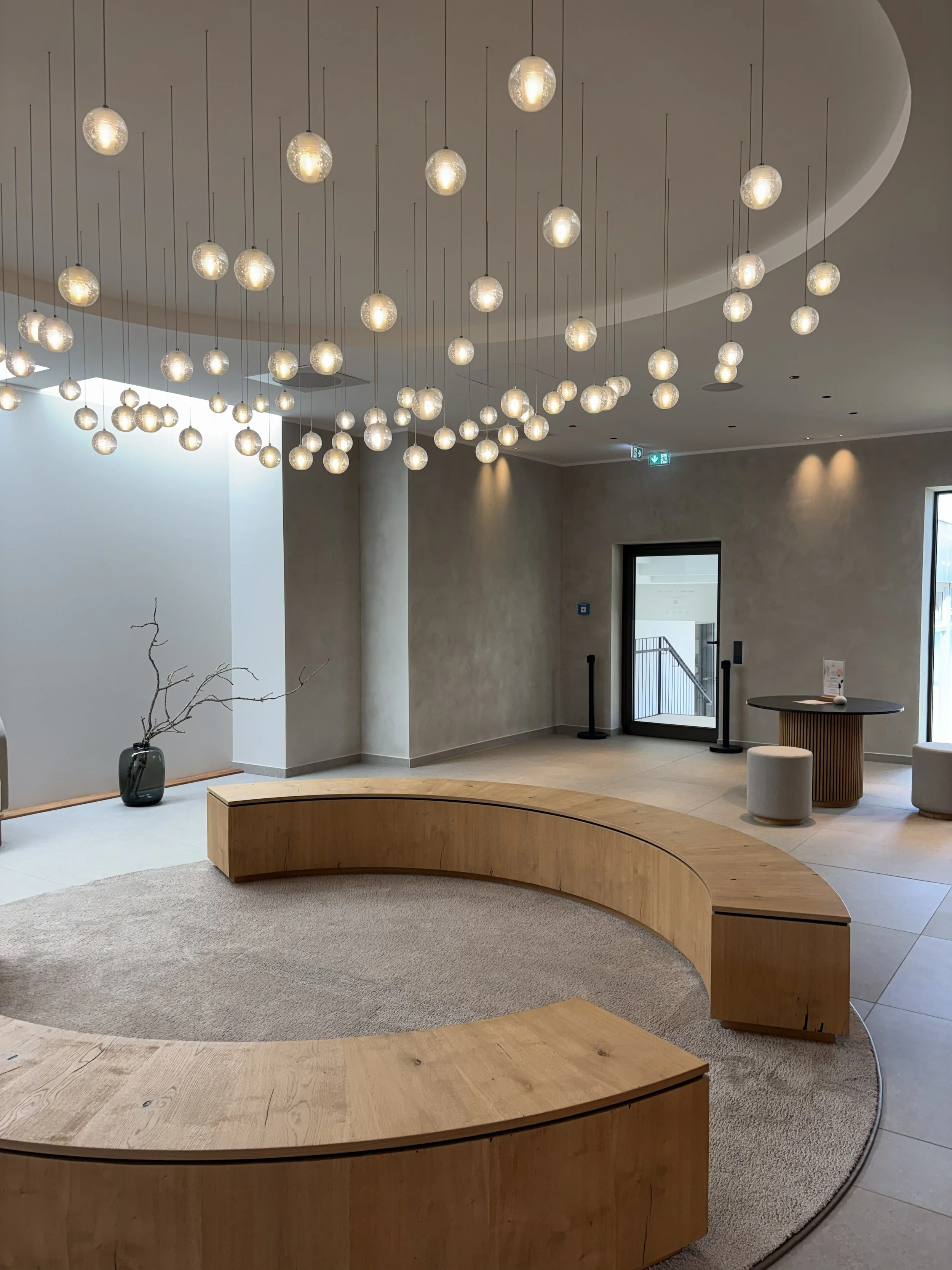 Wunderschöner, morderner Spa-Bereich mit toller Deko, man fühlt sich sofort wohl