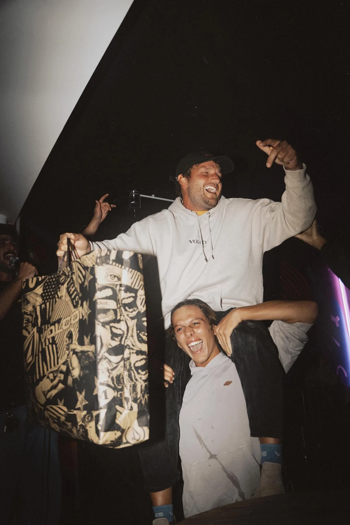 fete-amis-ambiance-concert-soiree.jpg