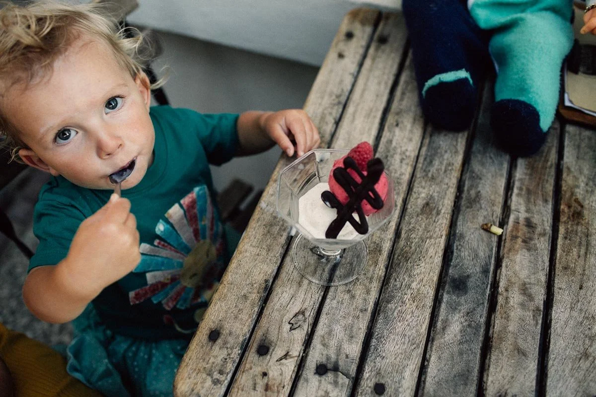 enfant-avec-dessert.jpg.jpg