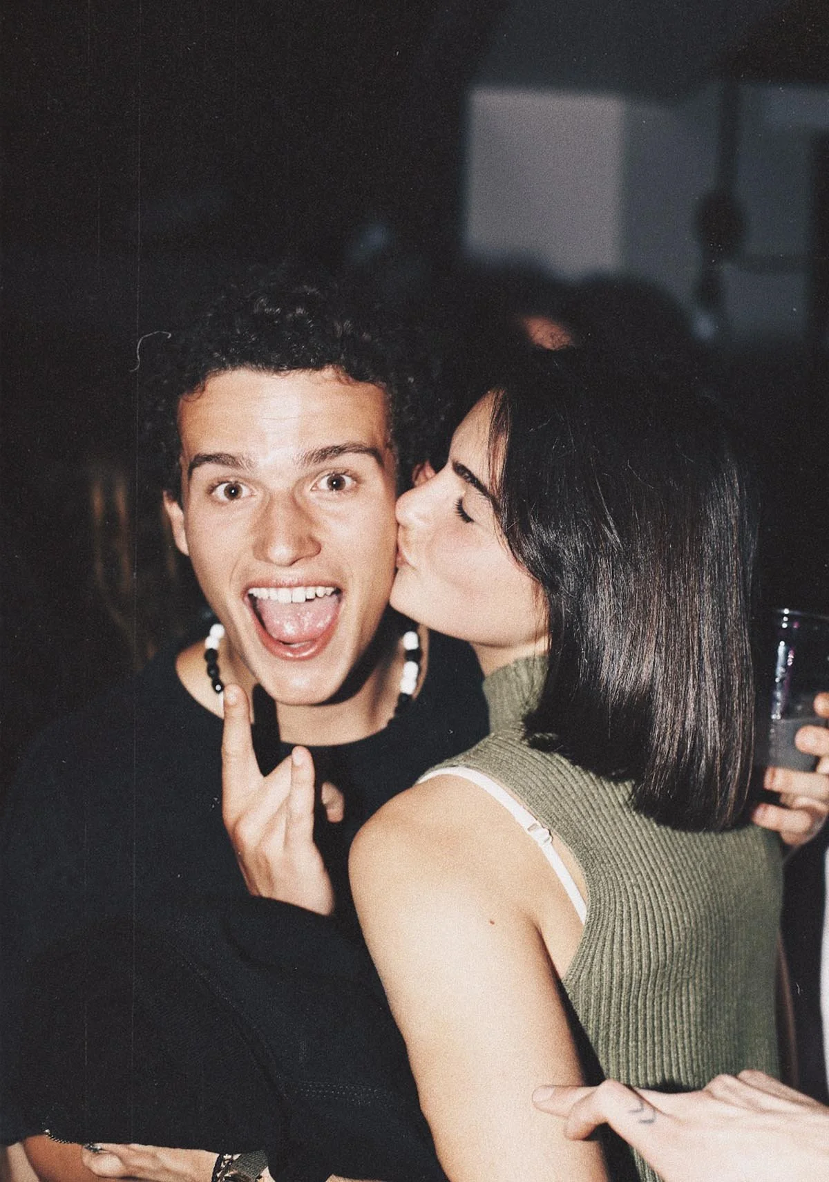 couple-amis-soiree-festive.jpg