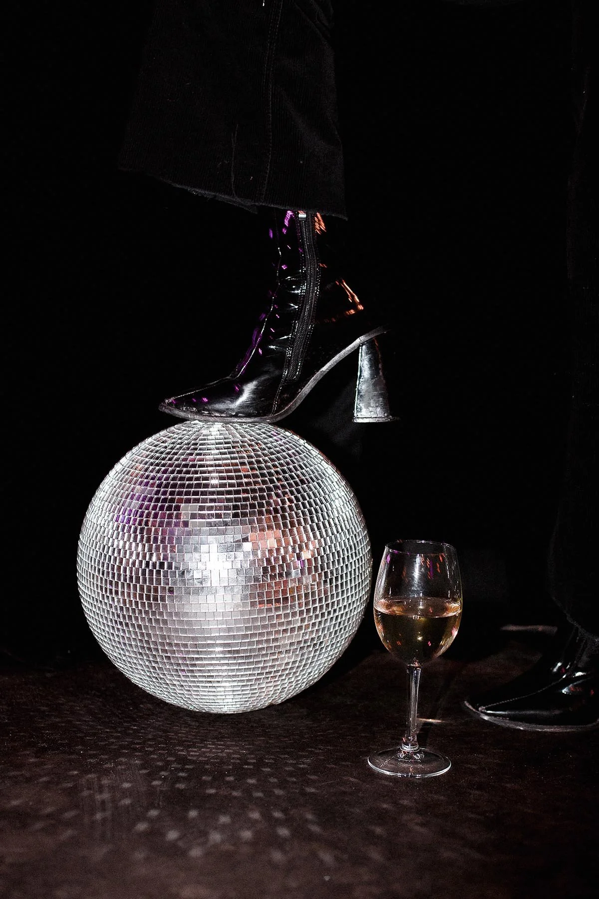 botte-noire-boule-facettes-soiree.jpg