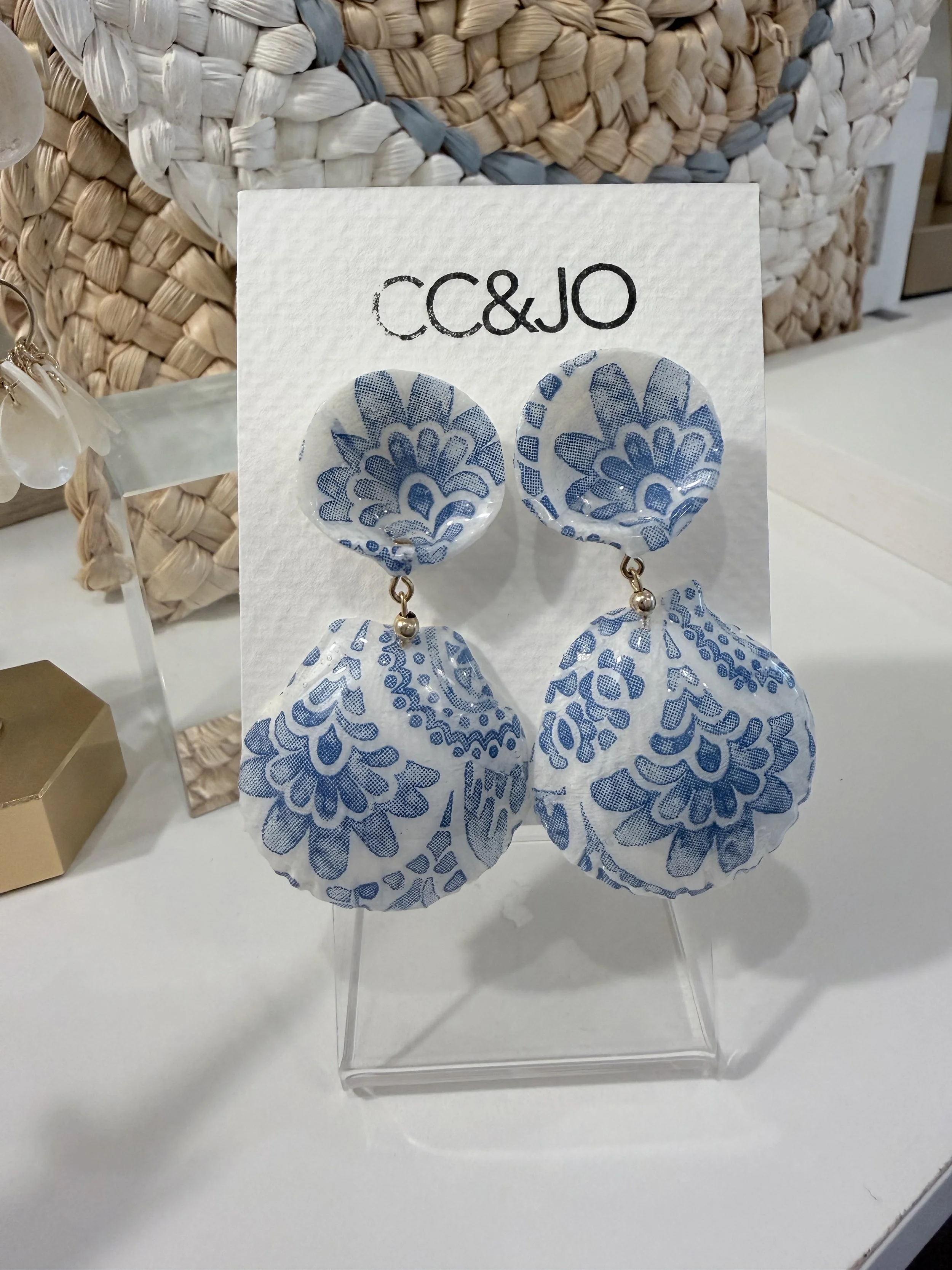 AVAILABLE - Embellished Gulf Coast Dosinia & Scalloped seashells.  $80 
Message if interested.