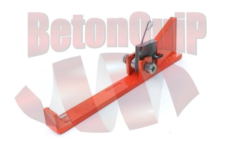 A red concrete block saw with a blade and handle against a white background with a faded pink 'Beton und Top' text overlay.