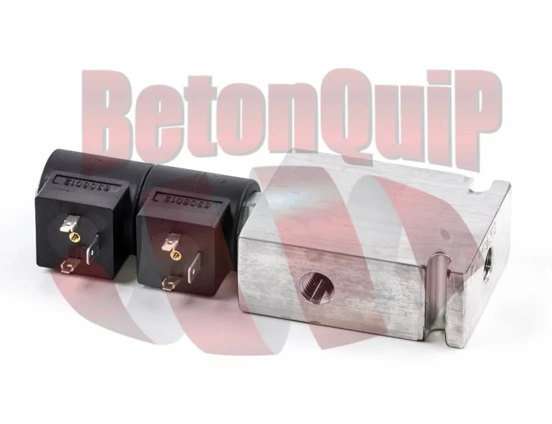 Two black electrical relays and a metallic block with a hole and a slit, placed on a white background with a faint pink logo that says 'Betonquip'.