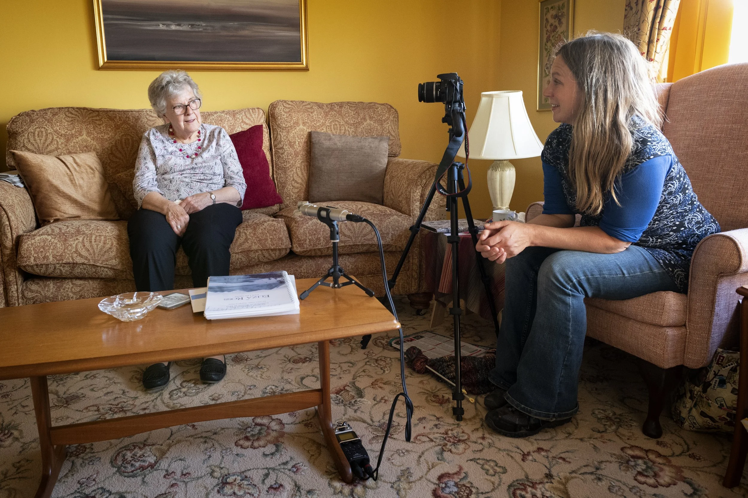 Frances interviewing Morag MacLeod, Scalpay, Harris, October 2022. Photo by Mairi M Martin.