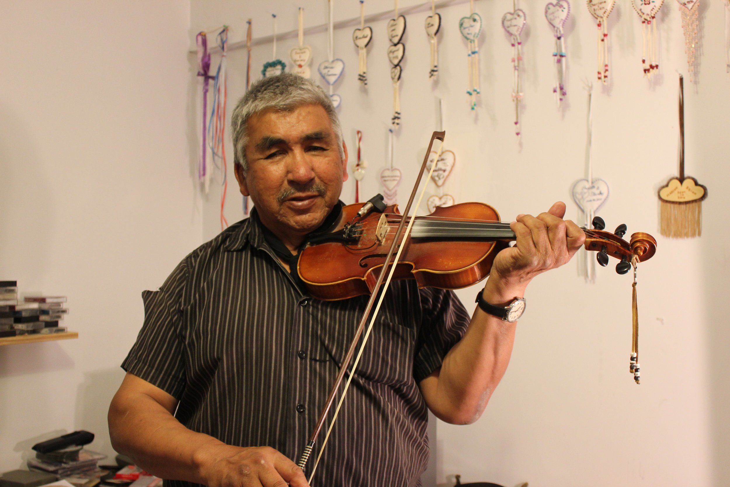 James Stewart, fiddler, Chisasibi, Eeyou Istchee, Québec. September 2012. Photograph by Frances Wilkins.