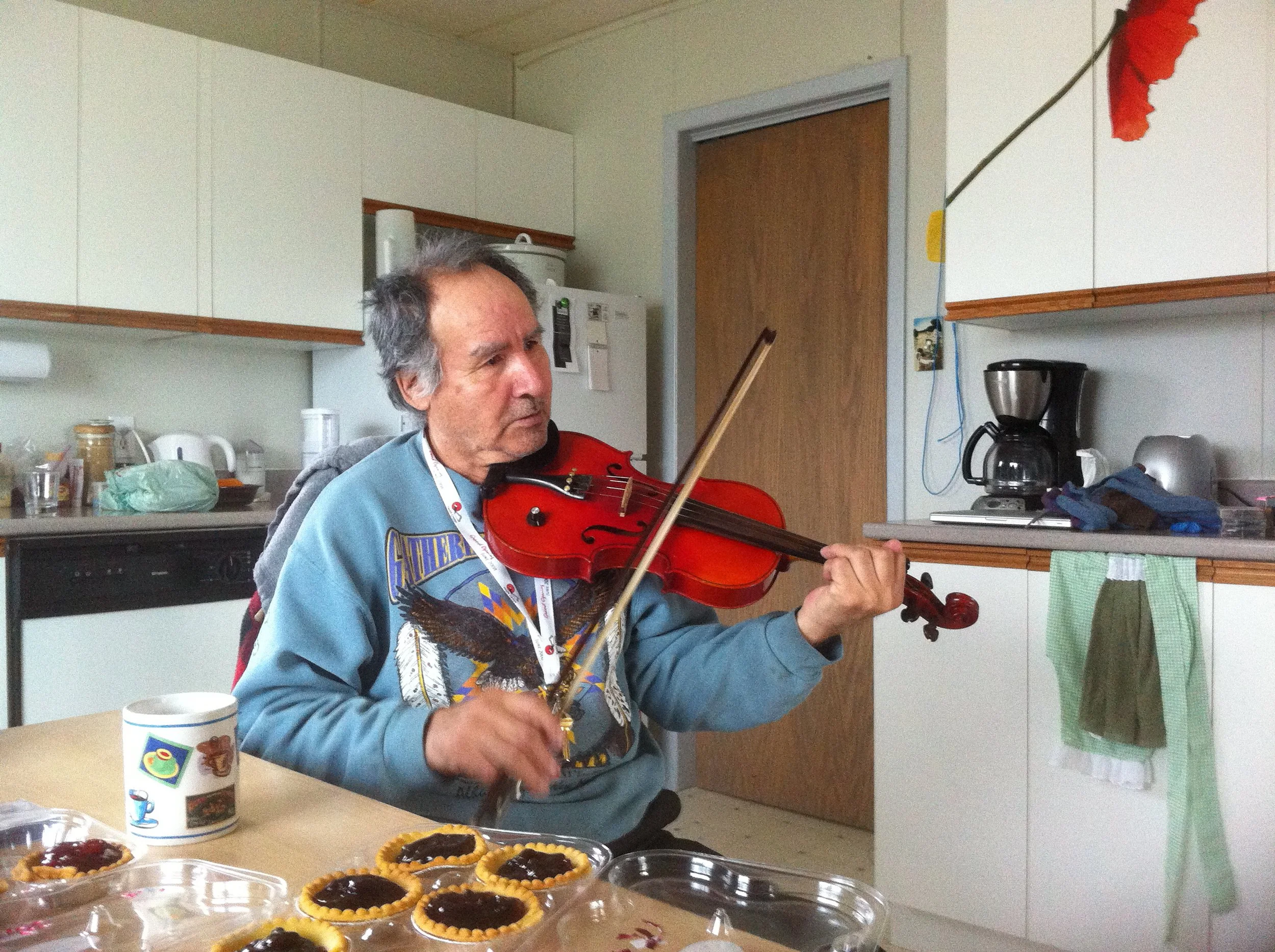 Bobby Georgekish, fiddler, Wemindji, Eeyou Istchee, Québec. November 2011. Photograph by Frances Wilkins.