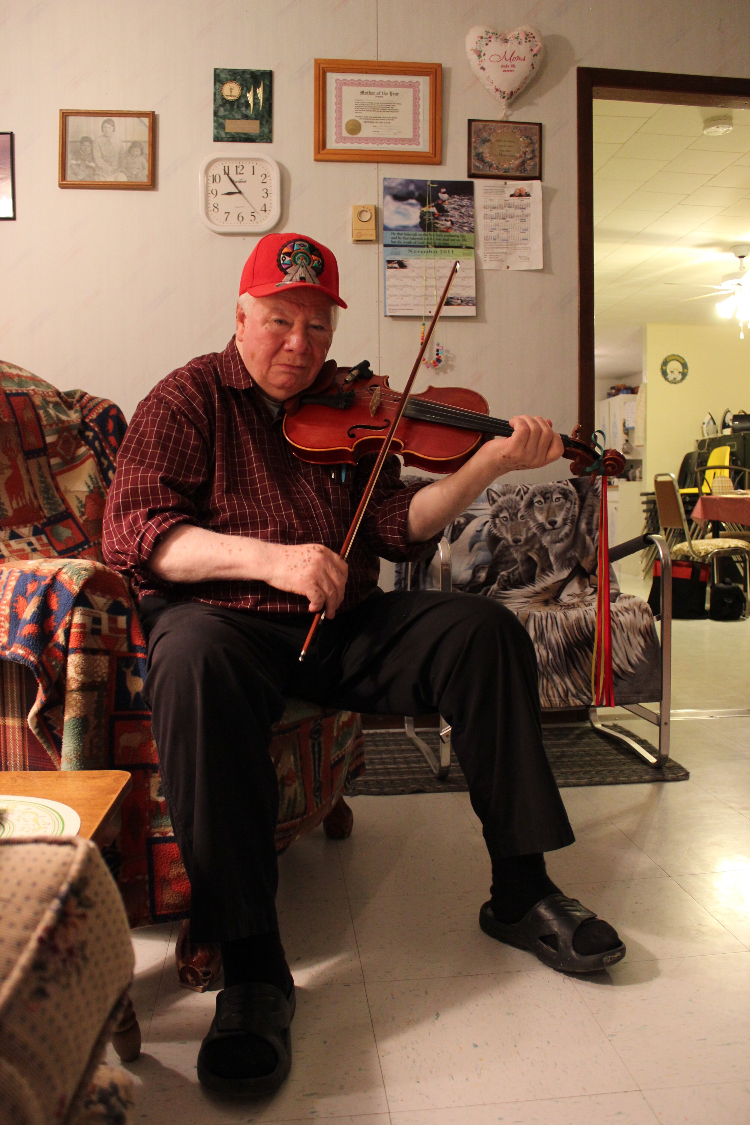 James Cheechoo, fiddler, Moose Factory, Northern Ontario, December 2011. Photograph by Frances Wilkins. 