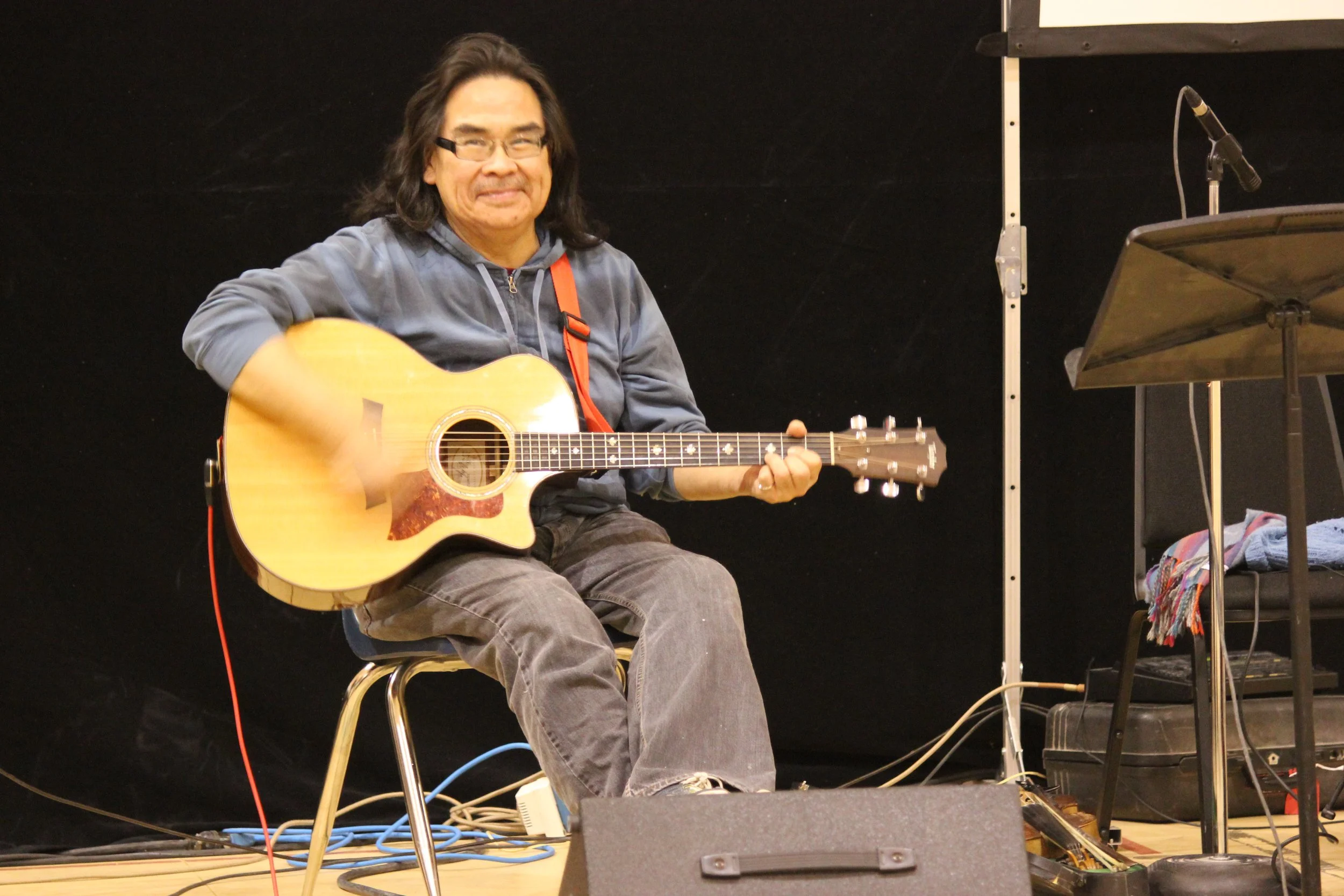 Thomas Jolly, fiddler, Moose Factory, Northern Ontario, December 2011. Photograph by Frances Wilkins. 