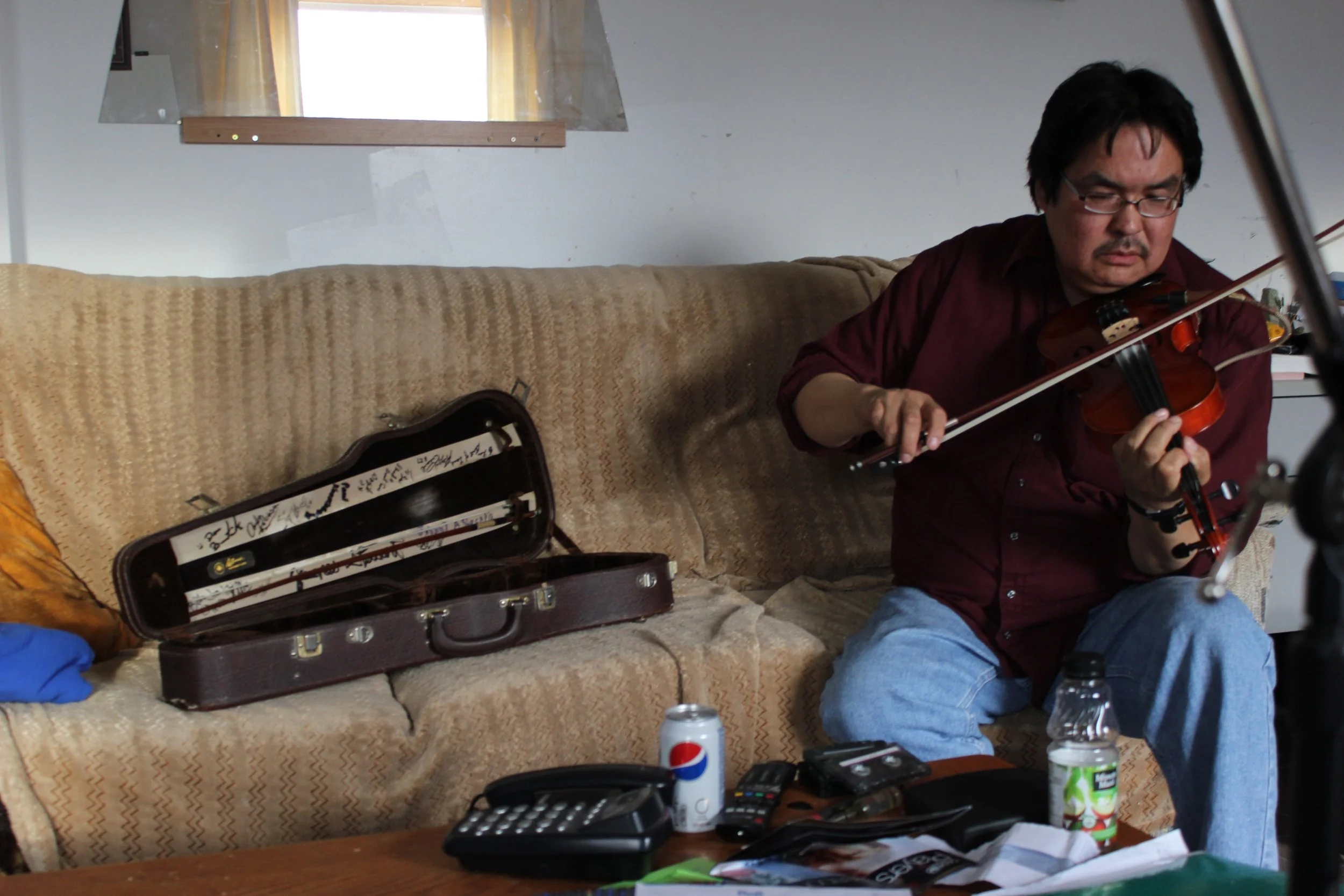 Les Jolly, fiddler, Moose Factory, Northern Ontario, November 2011. Photograph by Frances Wilkins. 