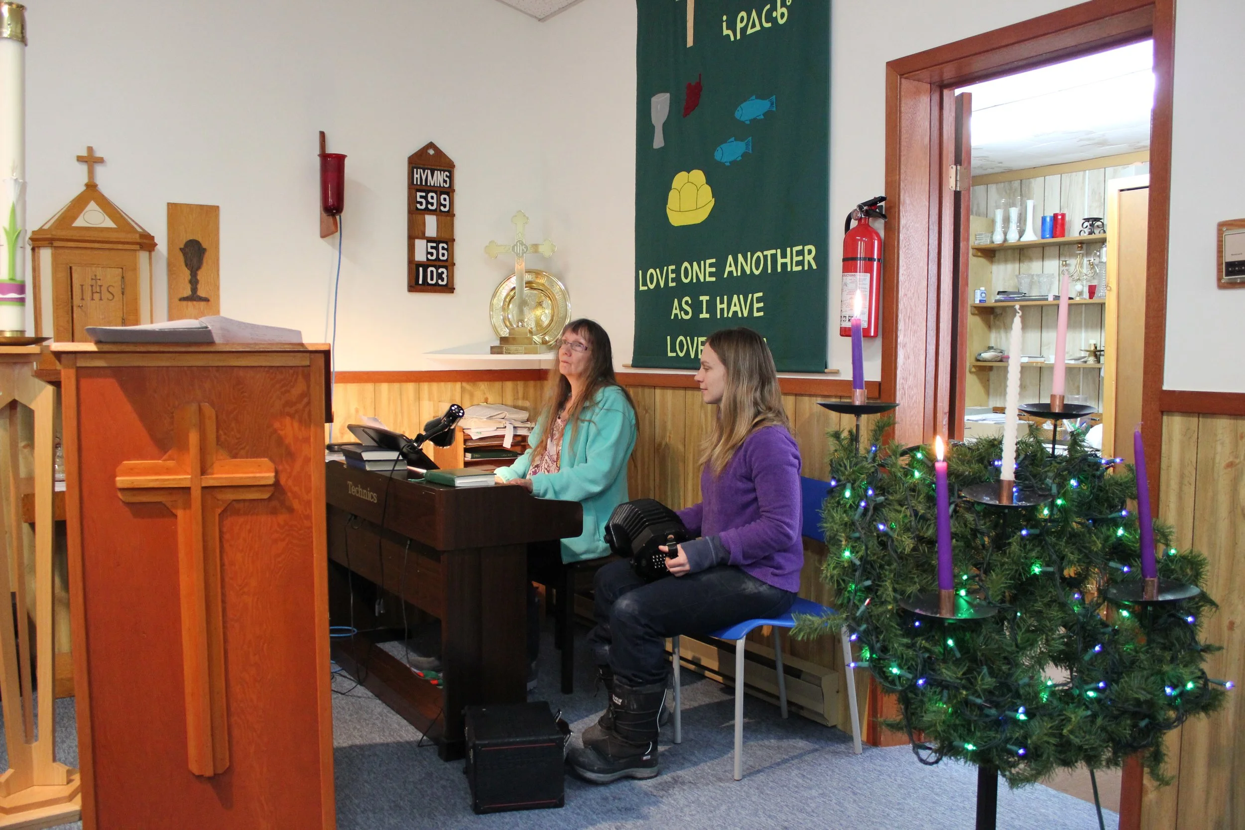 Frances playing music with Lynn Cheechoo at Anglican church service, Moose Factory, Northern Ontario, December 2011. Photograph by Frances Wilkins. 