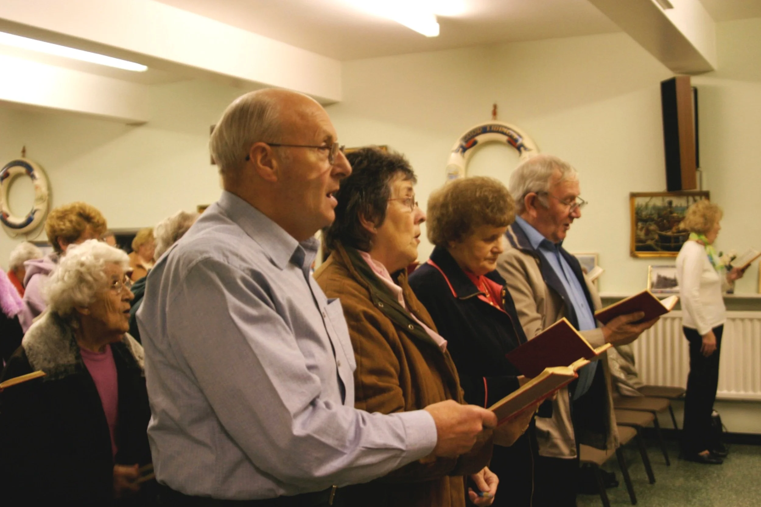 Ladies Guild Sankey singing night, Fishermen's Mission, Peterhead, Aberdeenshire. November 2006. Photo by Frances Wilkins. 