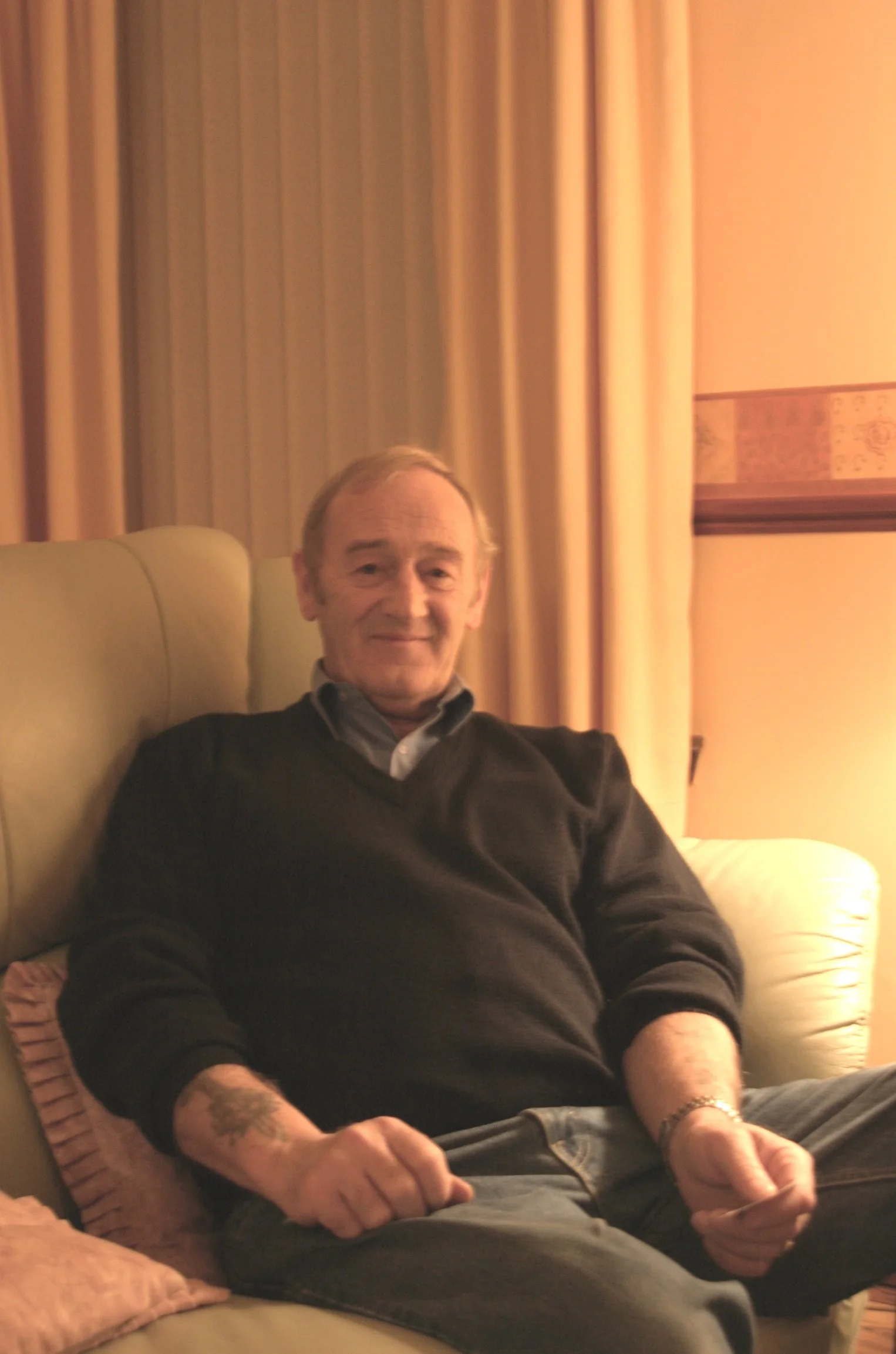 Sandy Watt, singer, Turriff, Aberdeenshire. November 2006. Photo by Frances Wilkins.