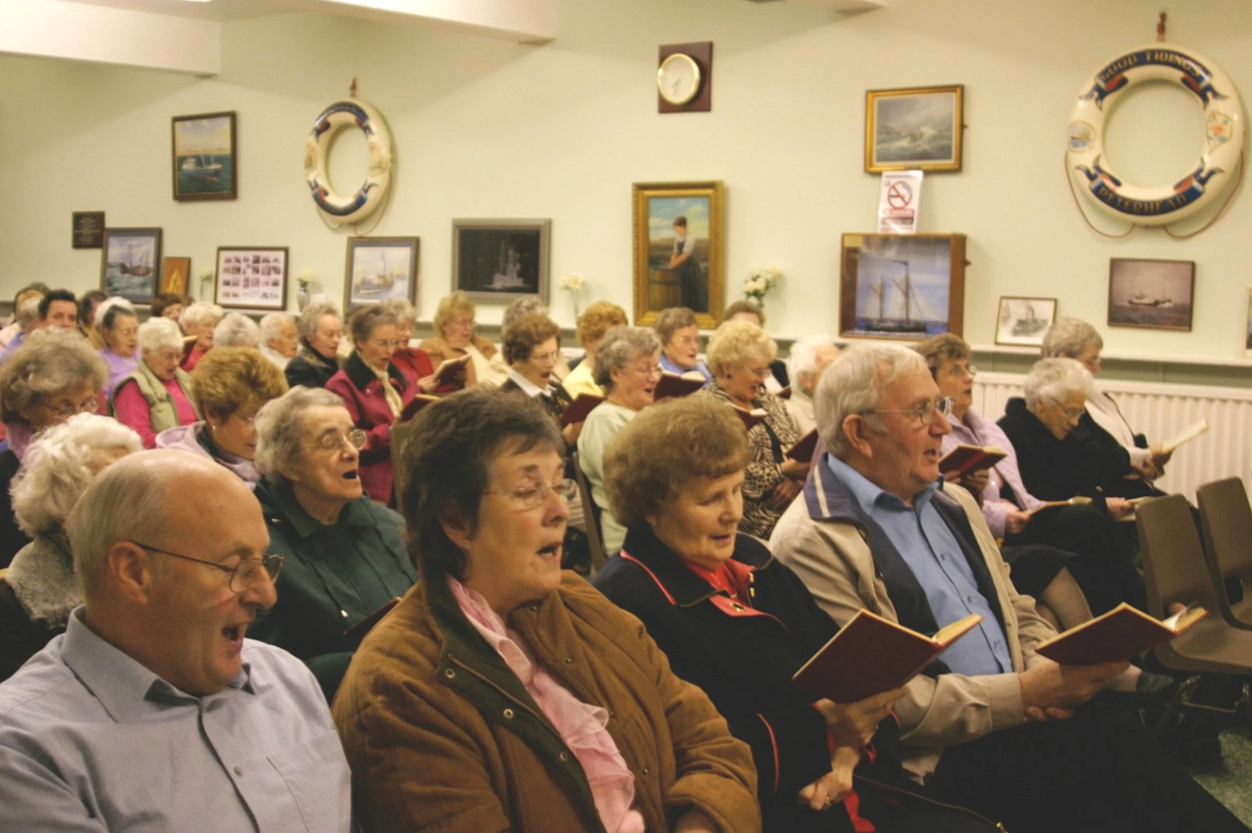 Ladies Guild Sankey singing night, Fishermen's Mission, Peterhead, Aberdeenshire. November 2006. Photo by Frances Wilkins. 