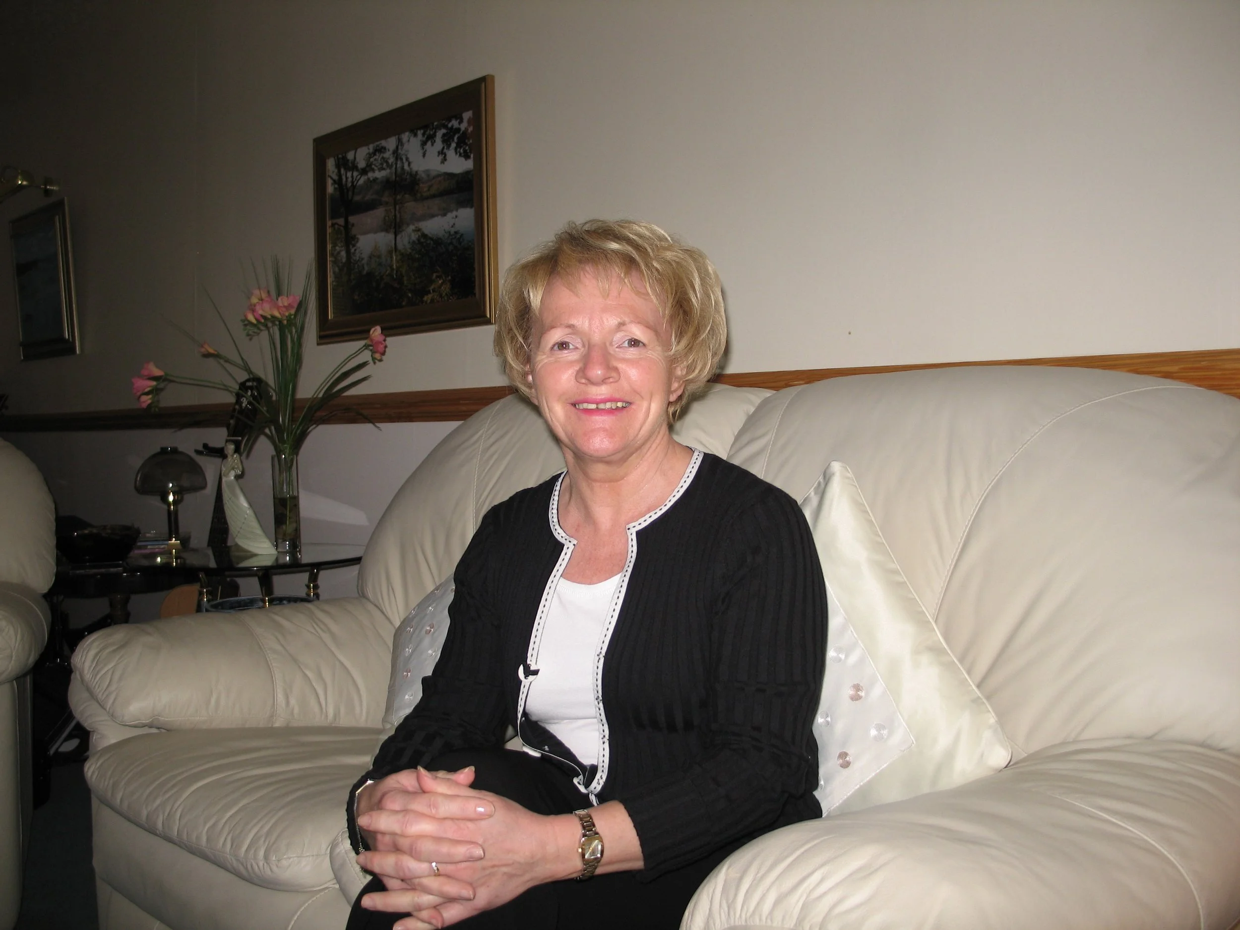 Elma Wilkins, singer, Buckie, Aberdeenshire, October 2006. Photograph by Frances Wilkins. 