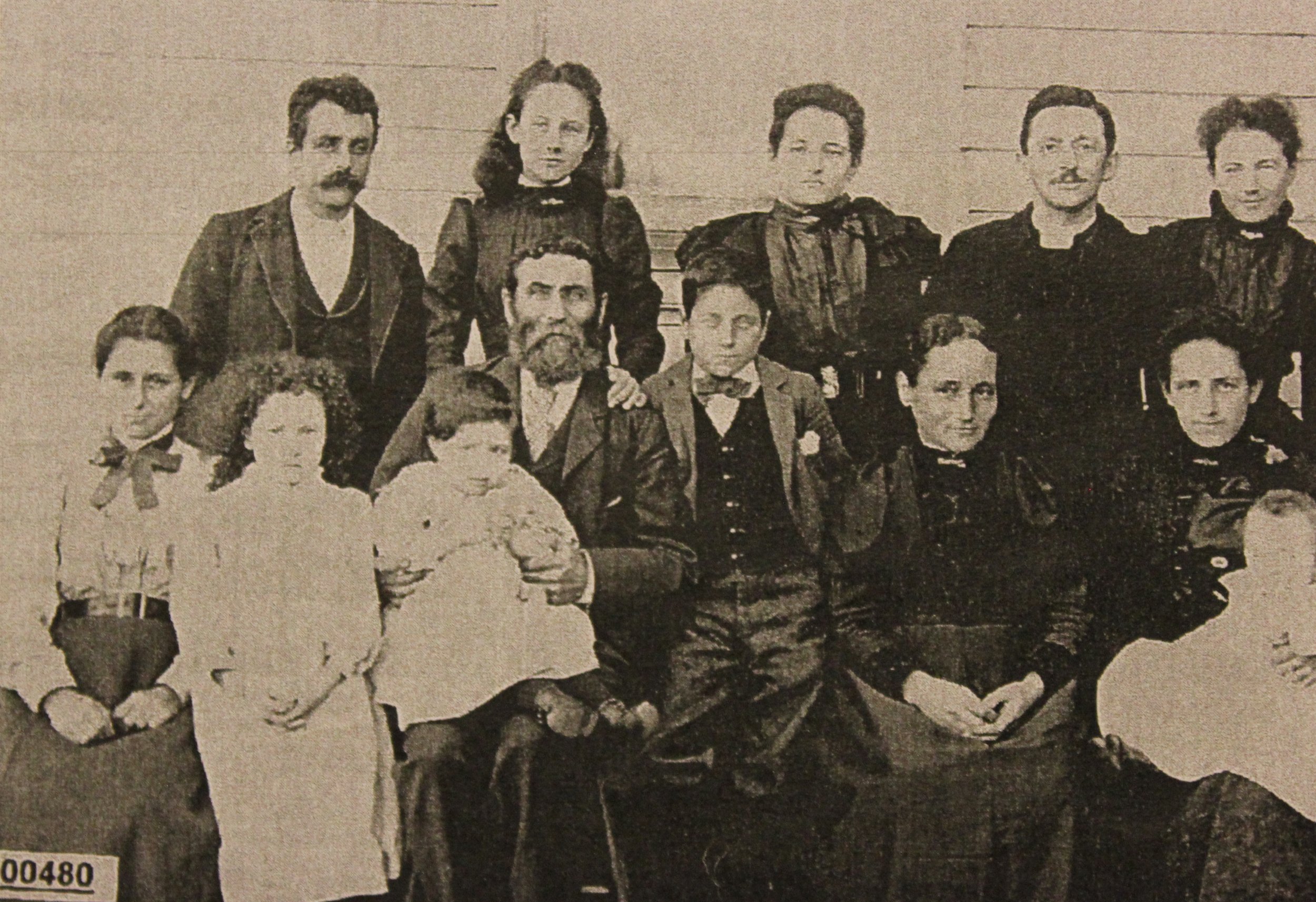 The Spencer Family, Chisasisbi, Eeyou Istchee, Québec (1899). Photographer unknown.