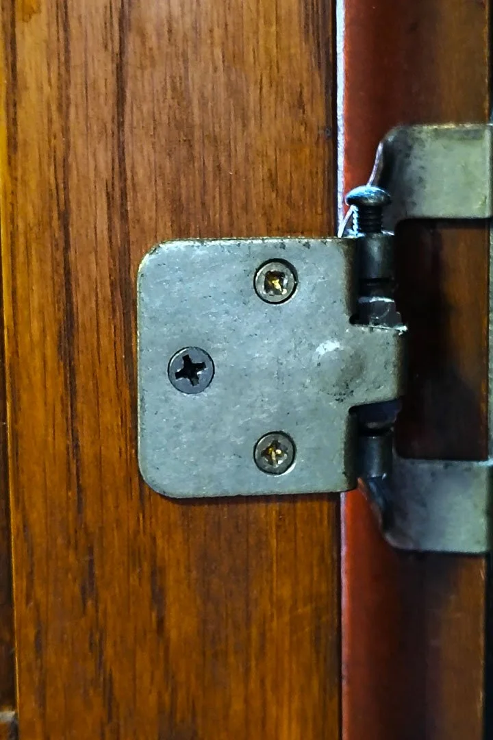 GrandmaDoorHinge.jpg